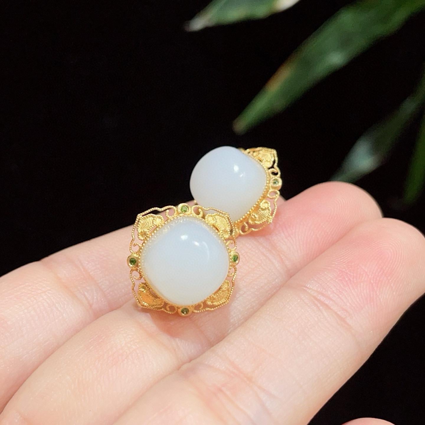 18k金羊脂白玉耳钉00861465（4.3g）