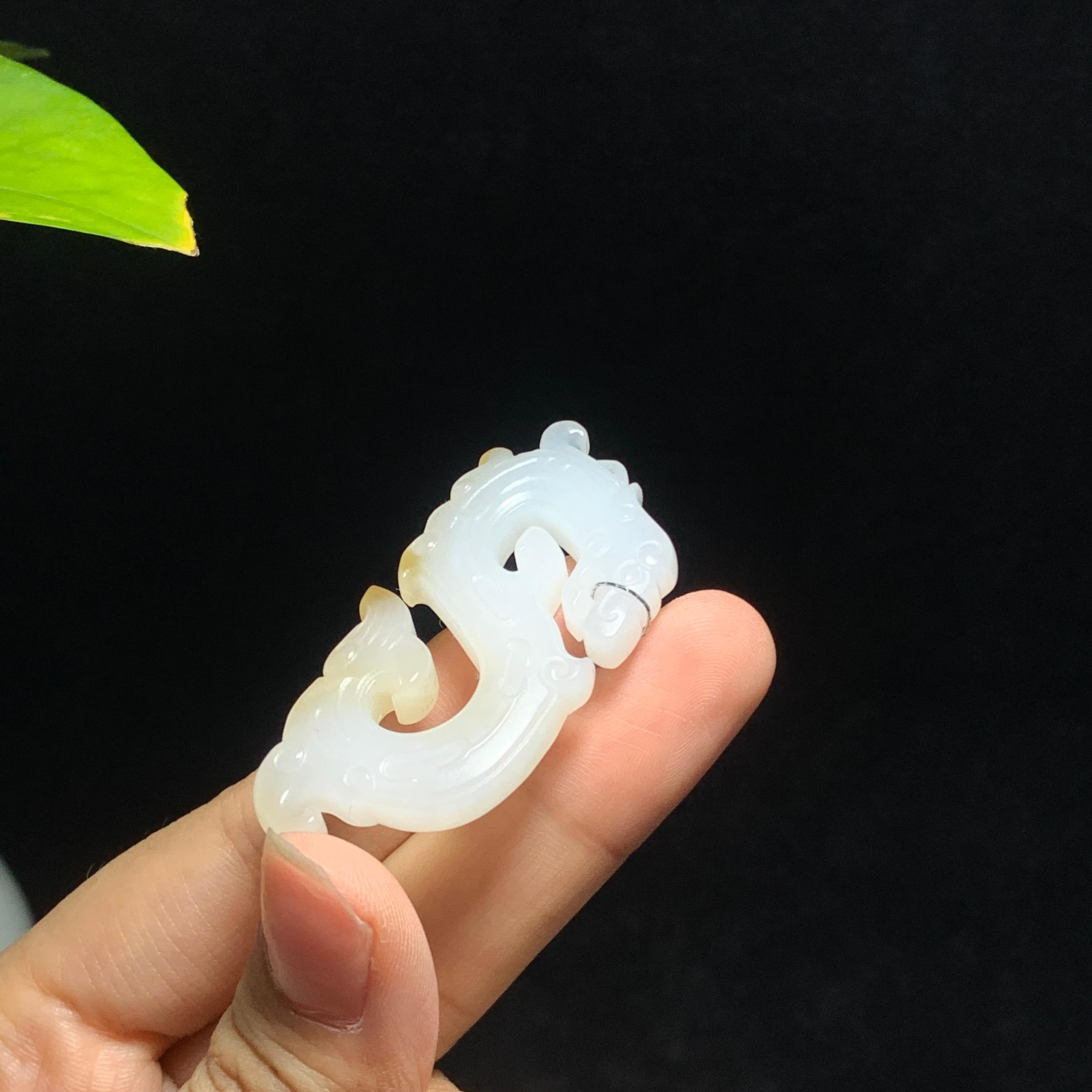 和田山料糖白玉仿古龙挂件（13.8g）