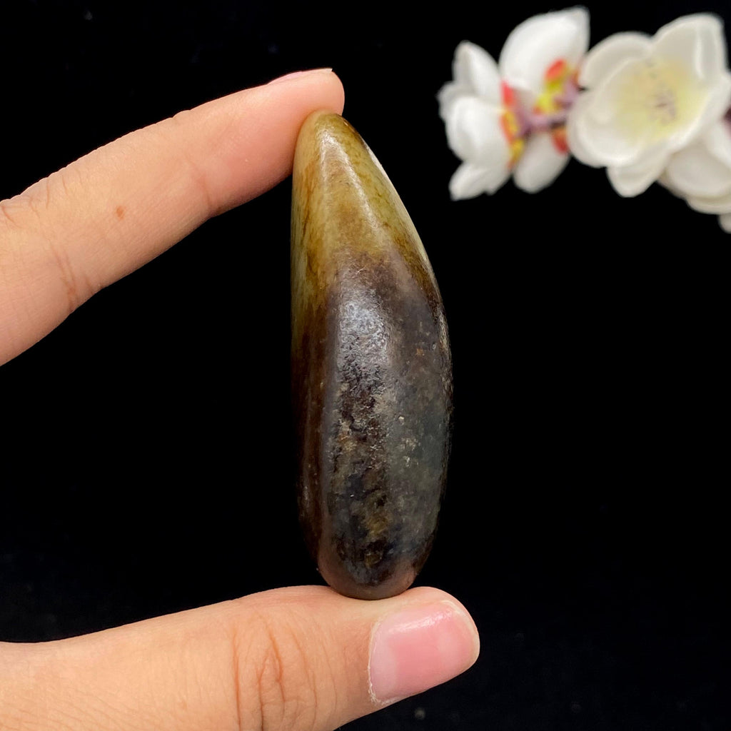 和田玉秋梨黑皮籽料手把件（61.6g）