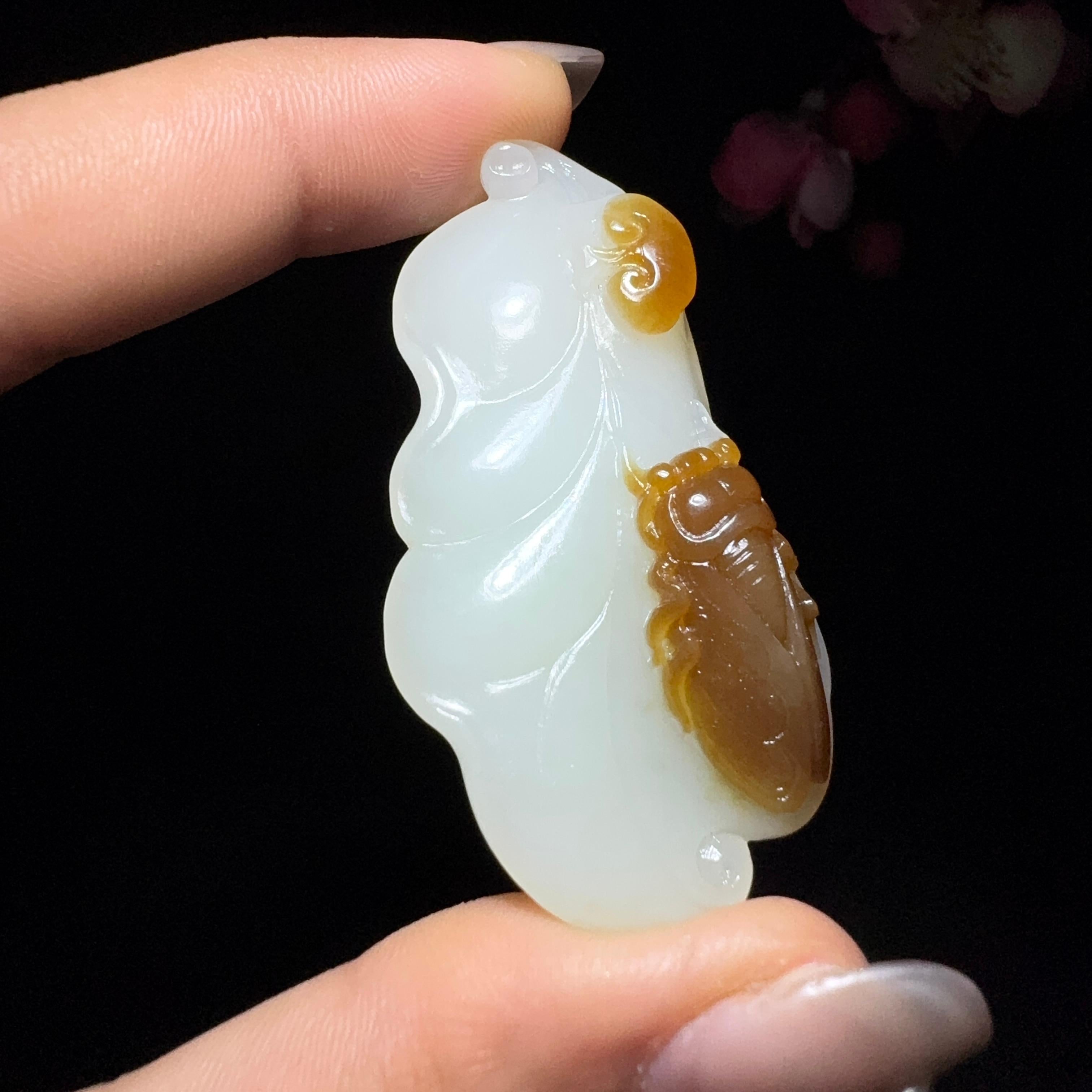 和田玉糖白挂件一夜成名（20.2g）