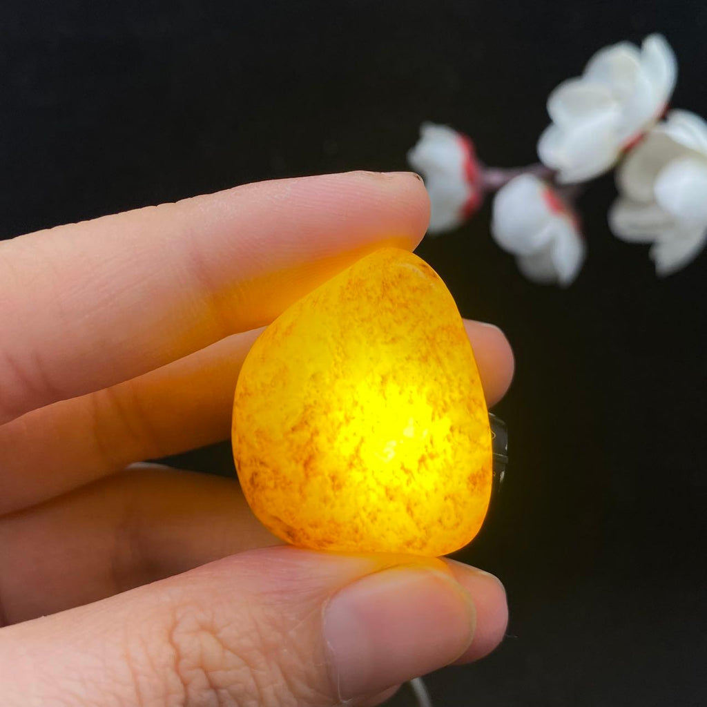 和田玉满洒金皮籽料（12.2g）