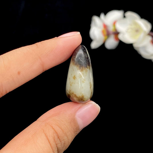 和田玉黑秋梨皮青花底籽料吊坠籽（15.2g）