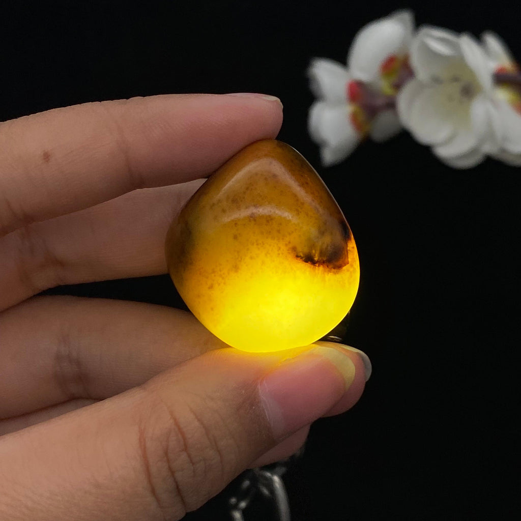 和田玉聚黄皮青花底籽料挂件（21.3g）