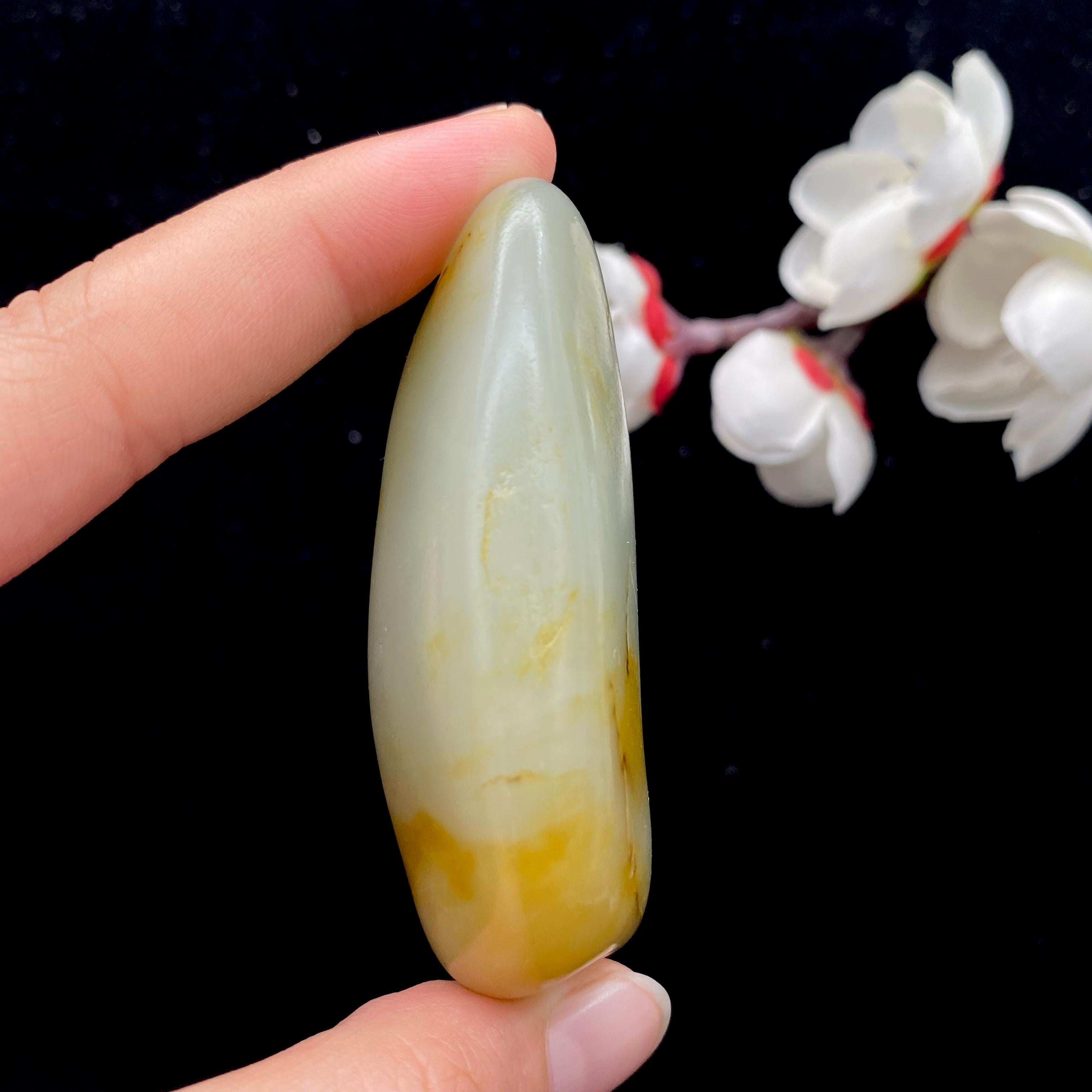 和田玉黄皮籽料手把件（72.3g）
