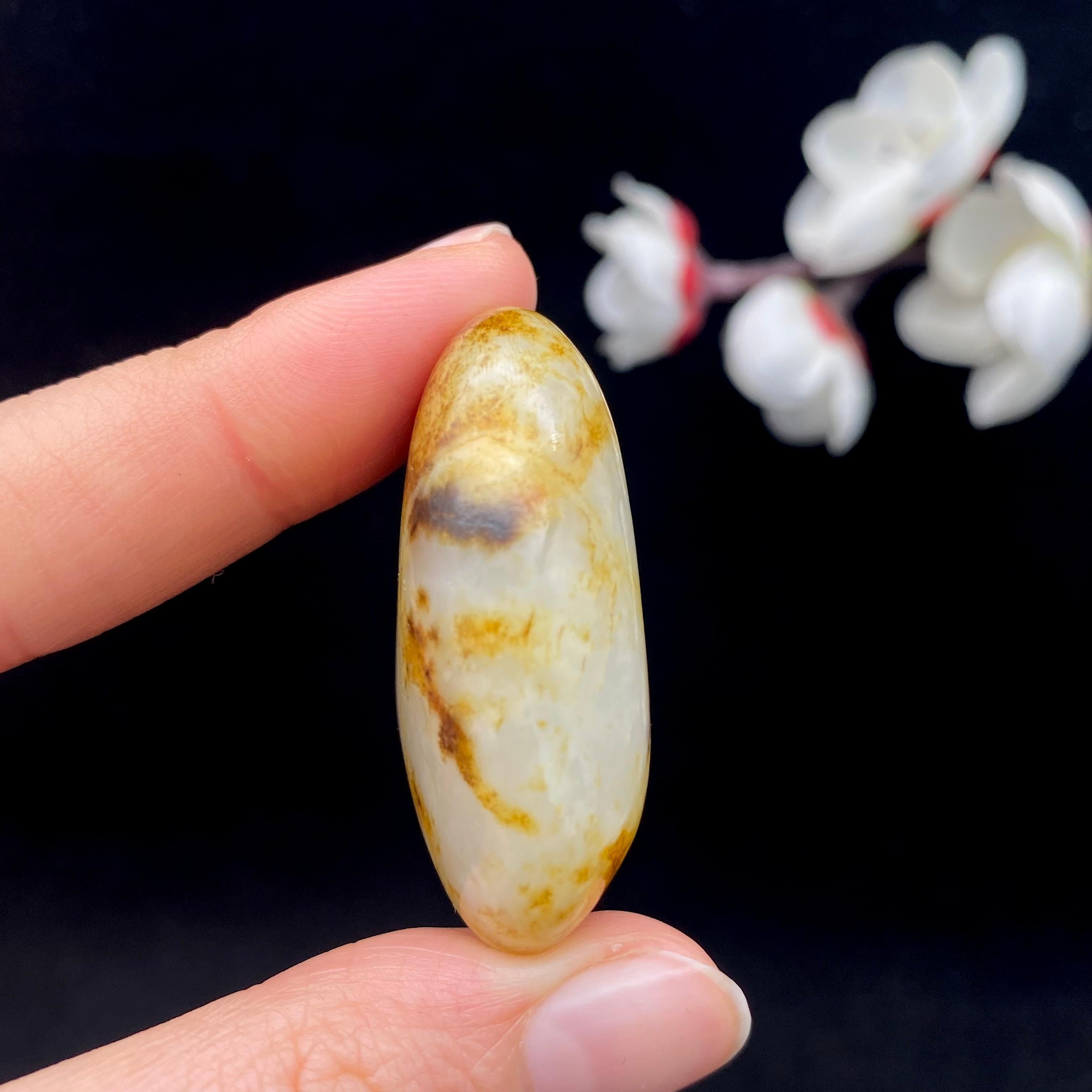 和田玉黄皮籽料挂件（28.2g）