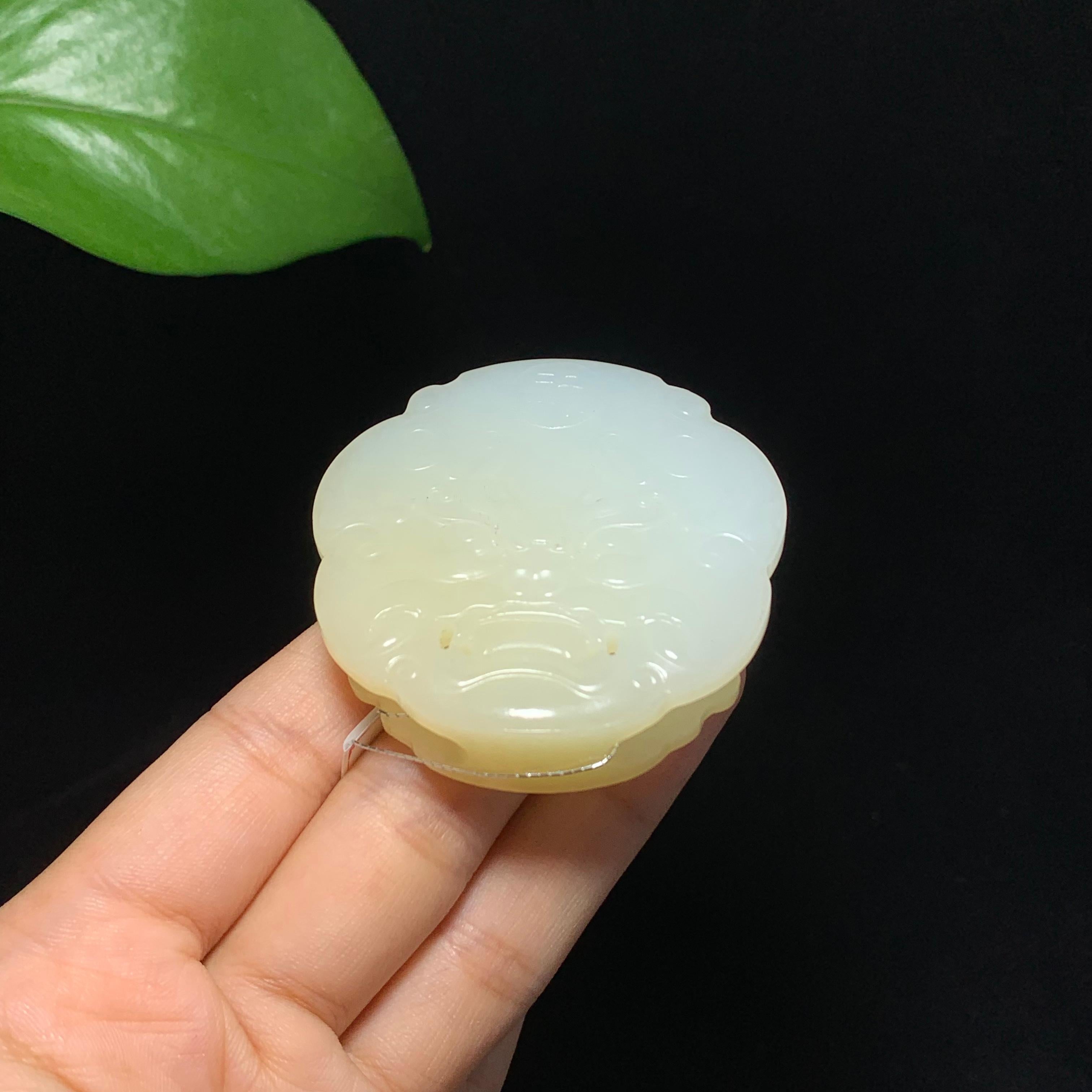 精品新疆且末糖白玉仿古龙皮带扣（43.7g）