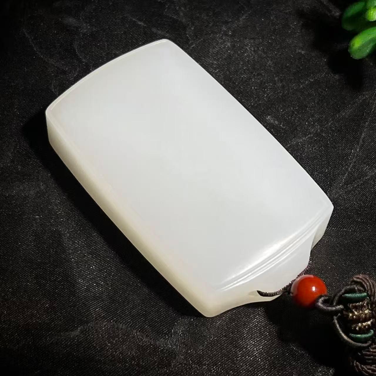 和田玉羊脂白玉无事牌（55.7g）