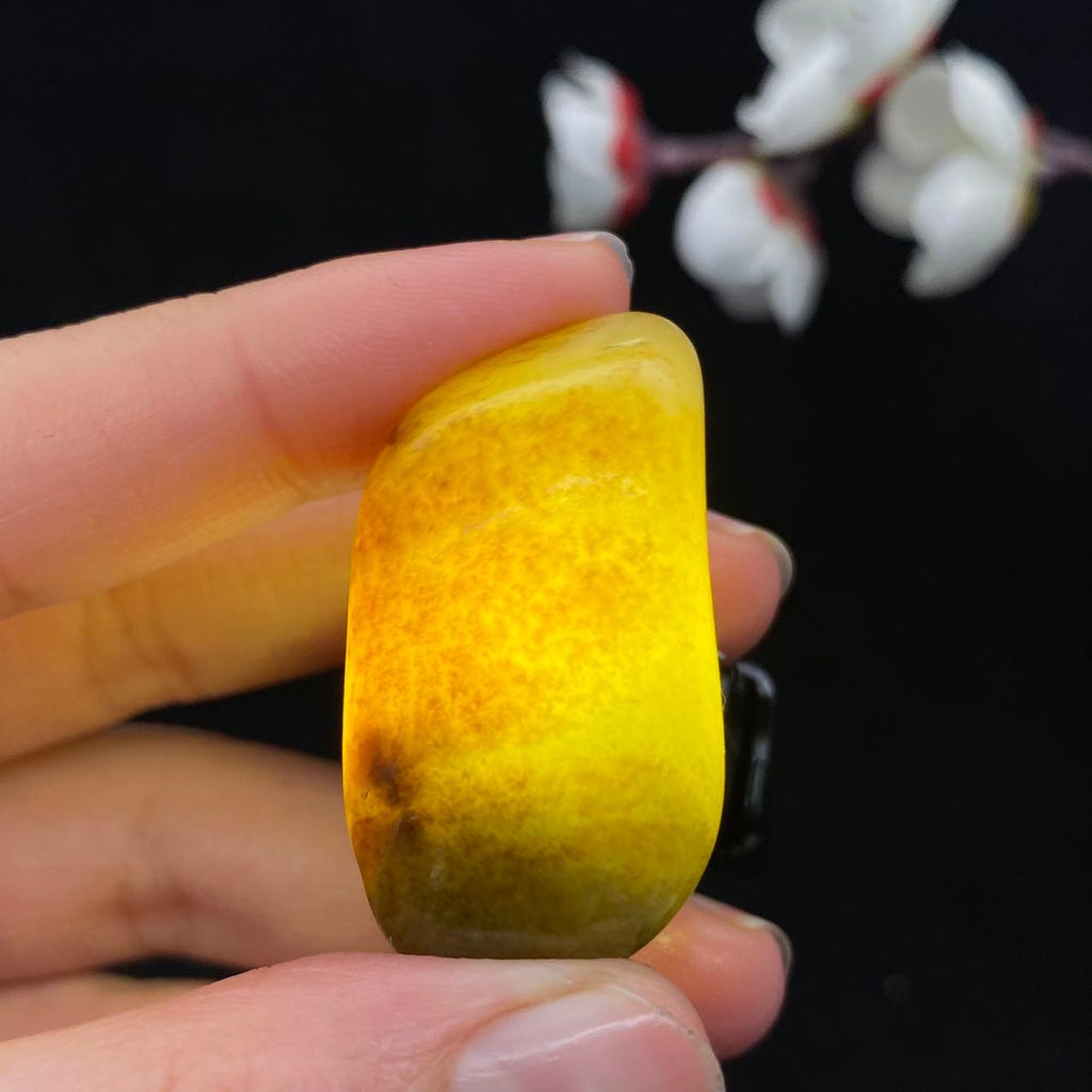 和田玉聚黄皮青花底籽料挂件（19.8g）