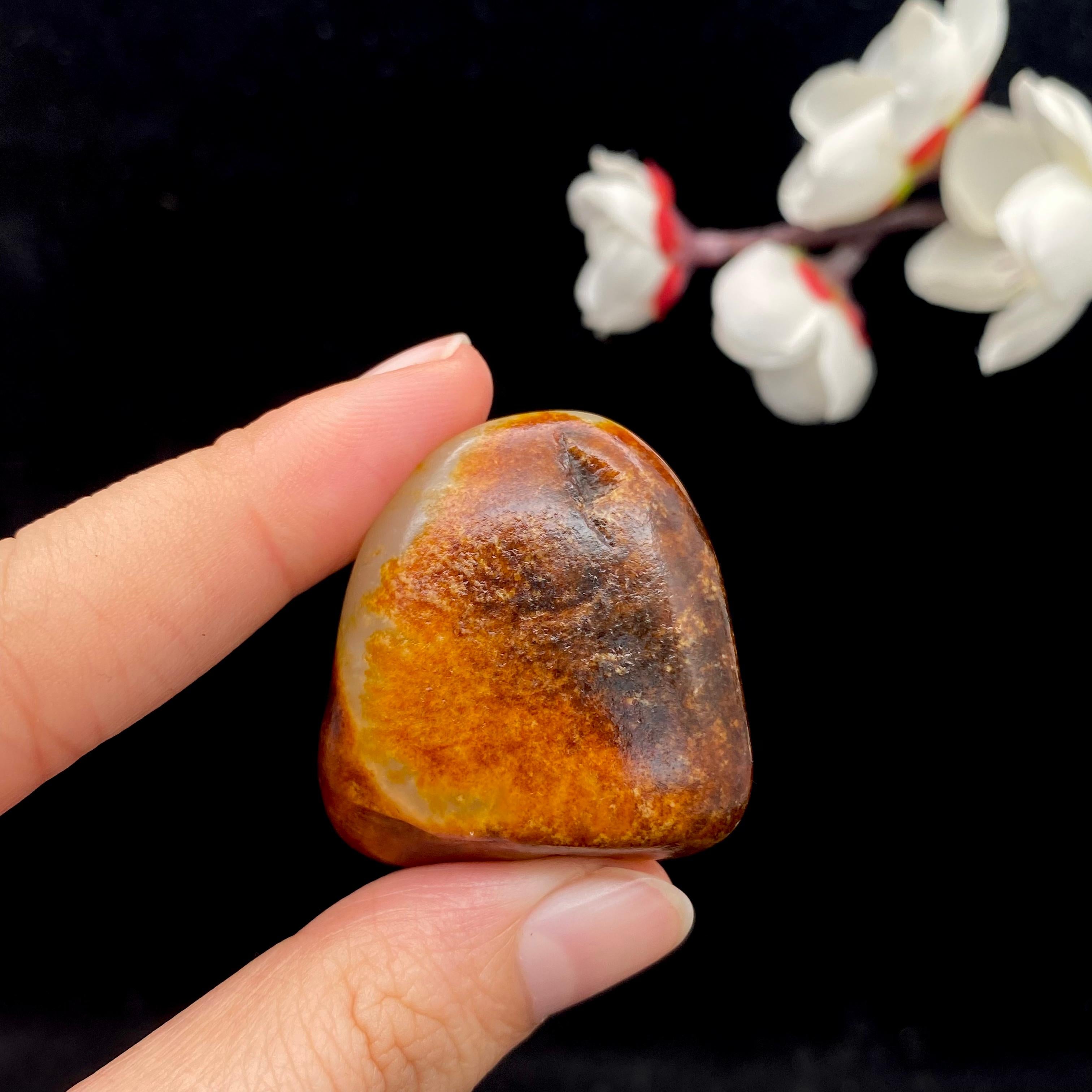 和田玉聚红皮籽料原石（30.3g）