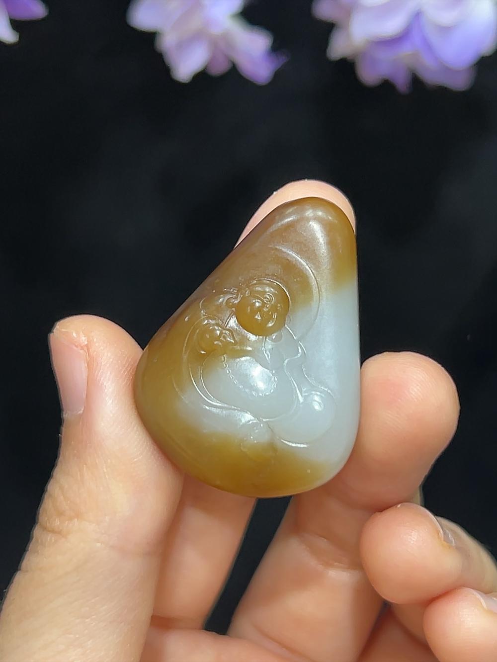 和田玉新疆且末料糖羊脂玉弥勒笑佛（15.5g）