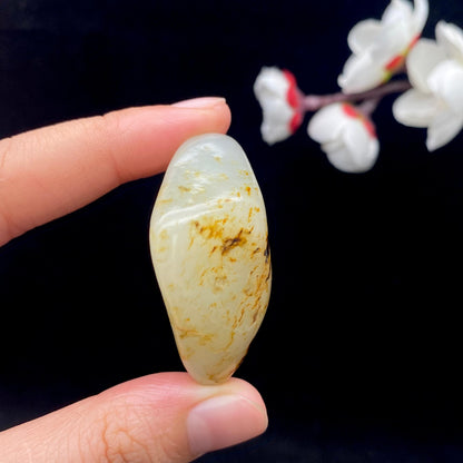 和田玉洒红皮籽料原石（33.2g）