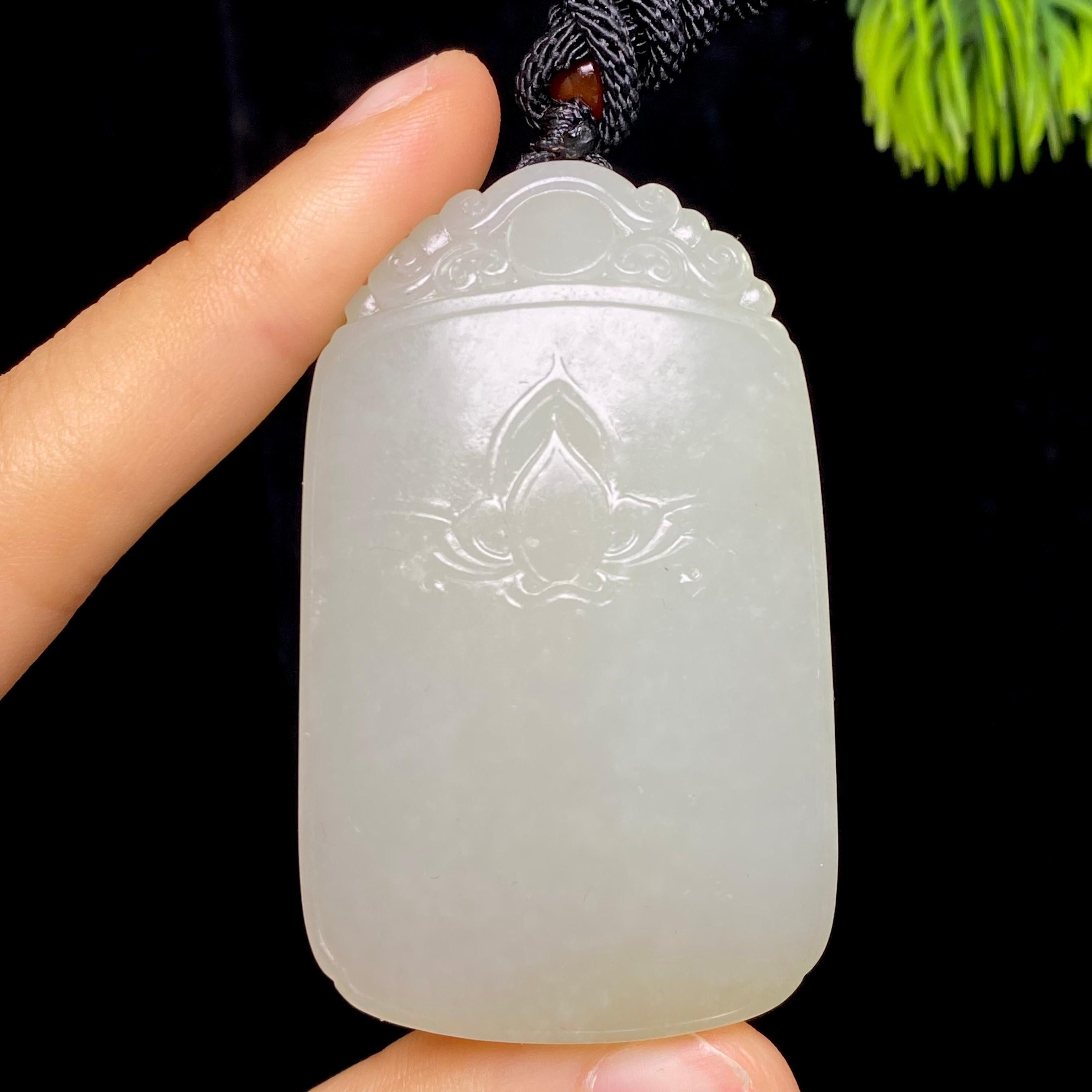 和田玉籽料无事牌（63.7g）