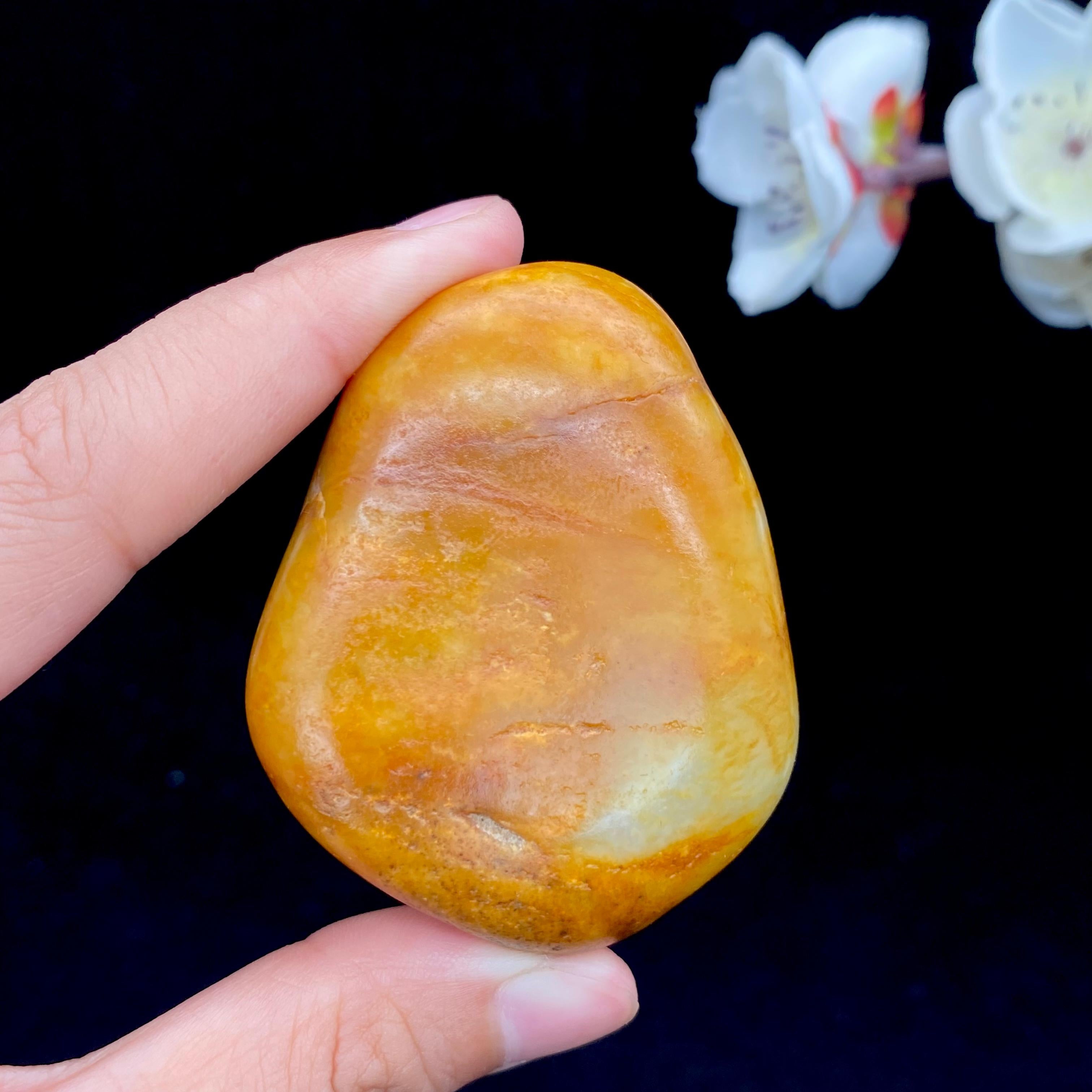 和田玉黄沁皮籽料原石（110.2g）