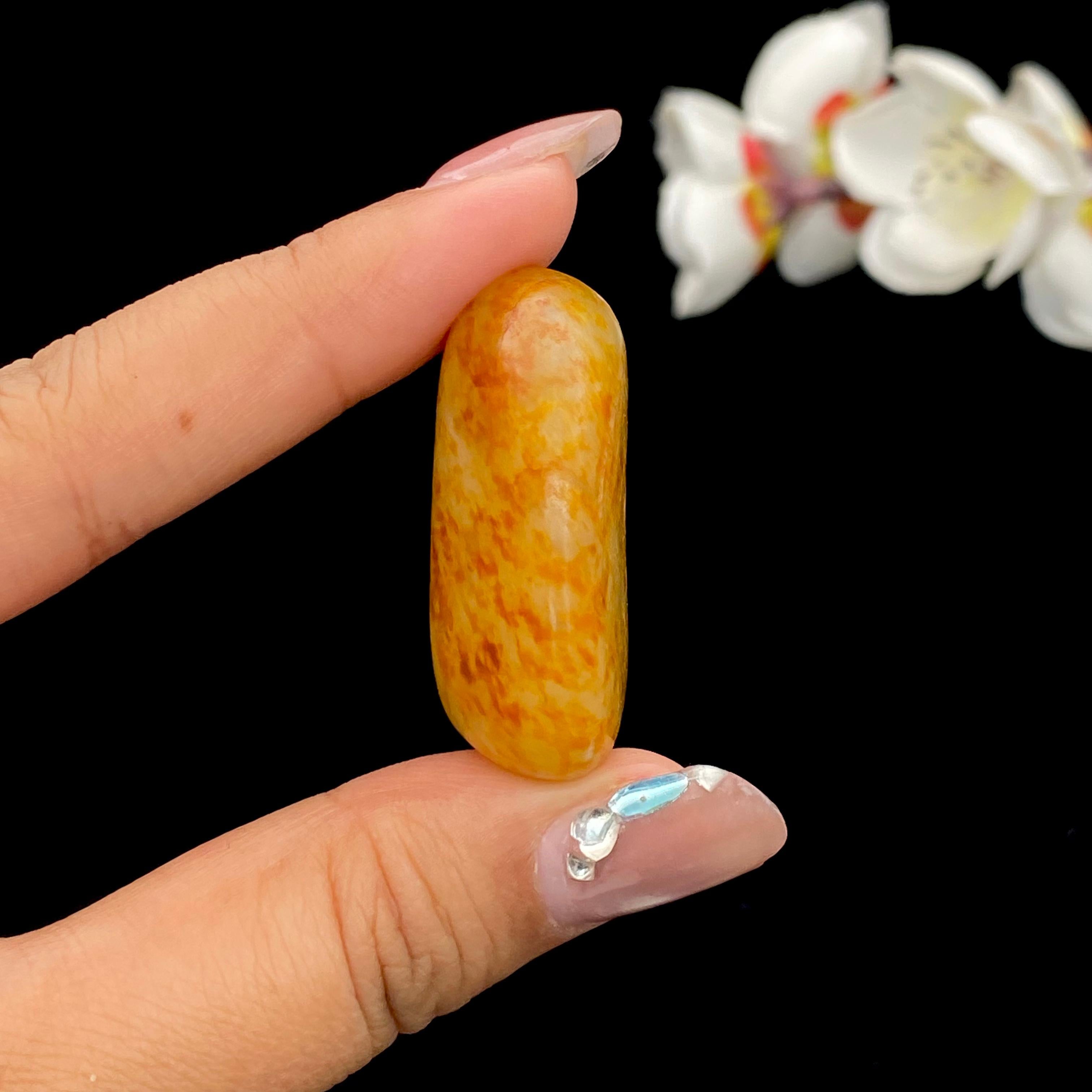 和田玉洒红皮籽料挂件（28.6g）