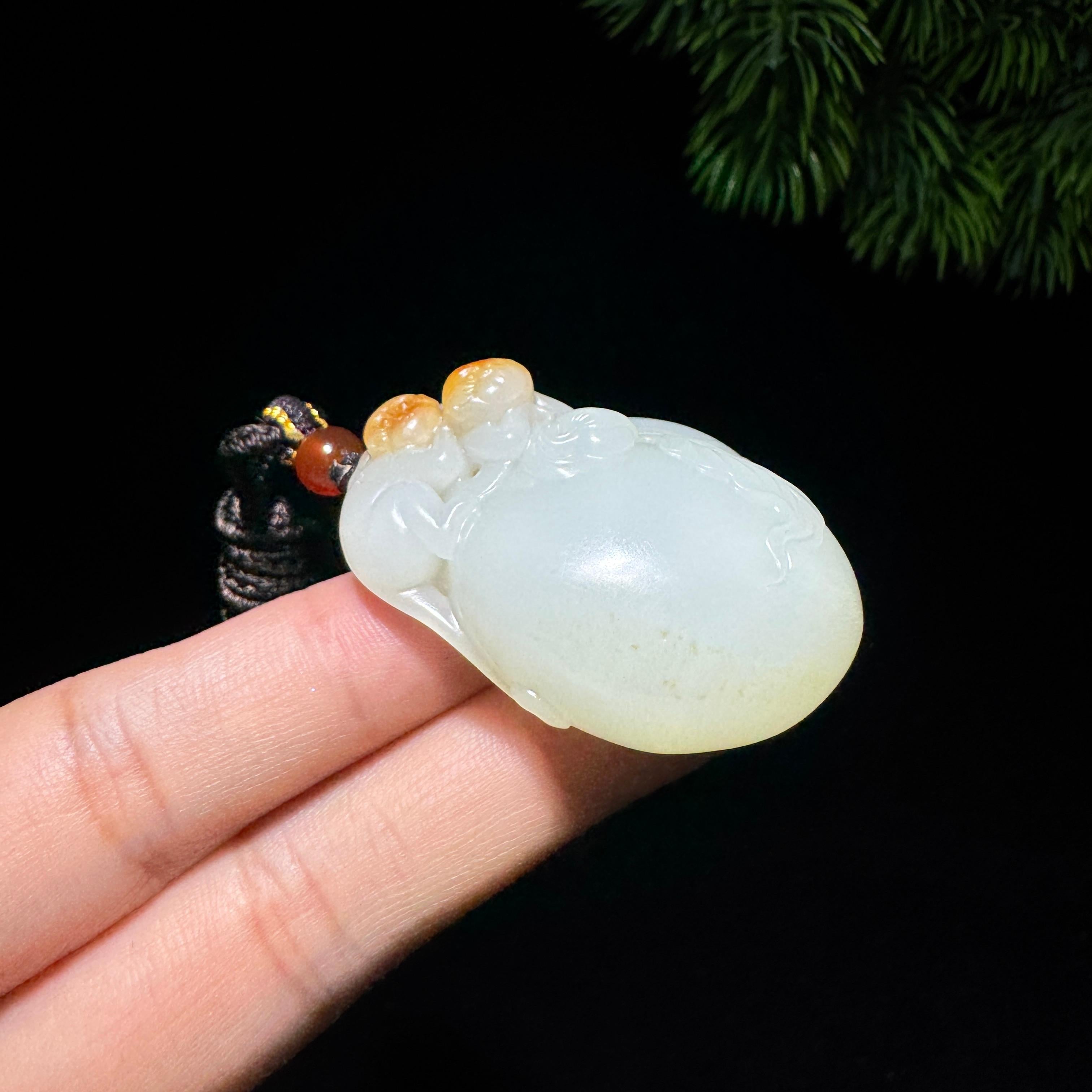 和田玉籽料灵猴献寿（38.0g）