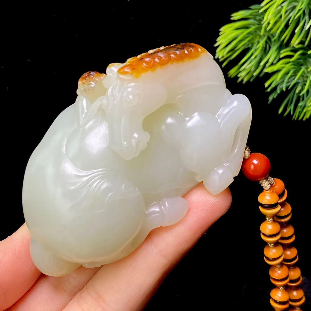 和田玉籽料马上封侯把件（175.2g）