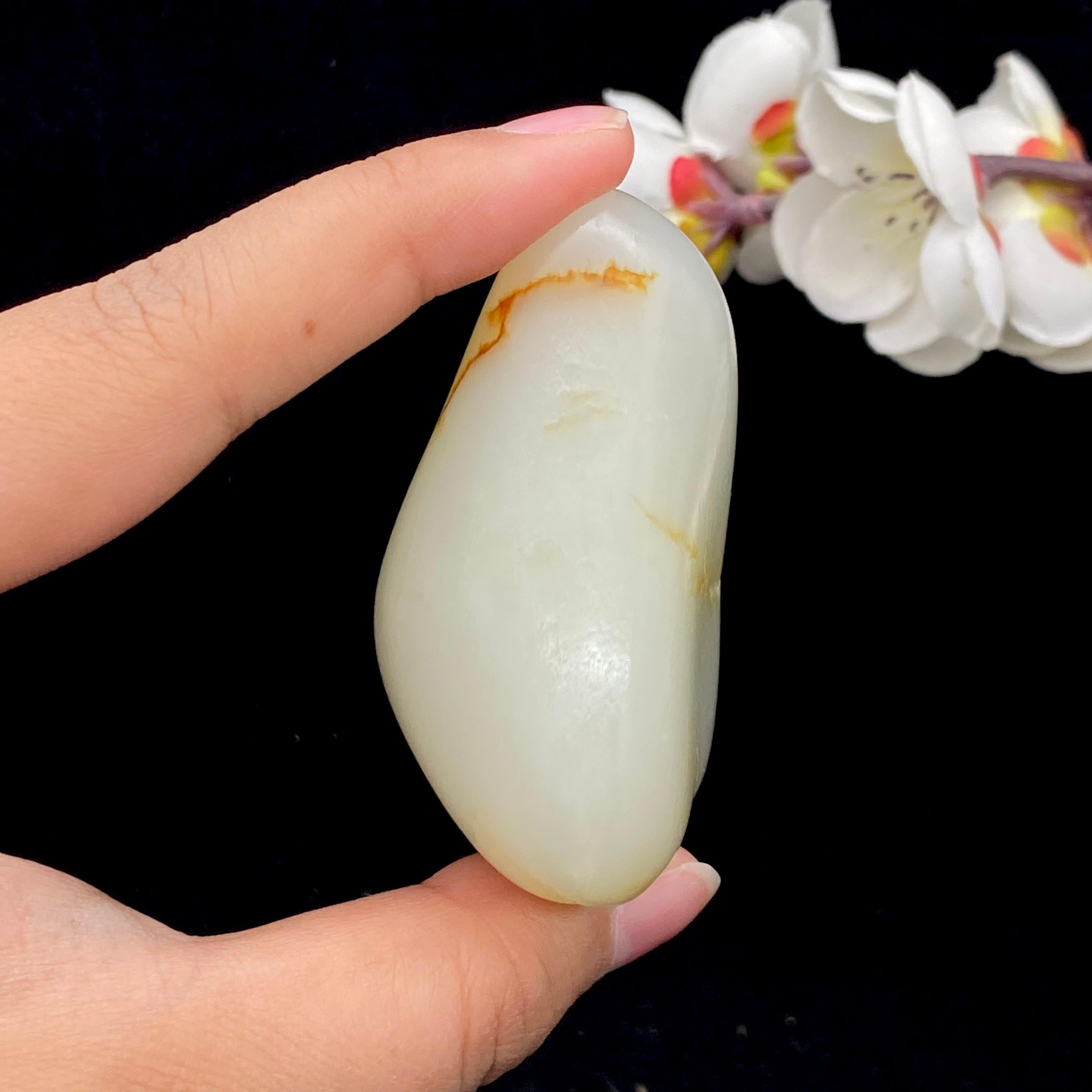 和田玉黄皮籽料手把件（129.6g）