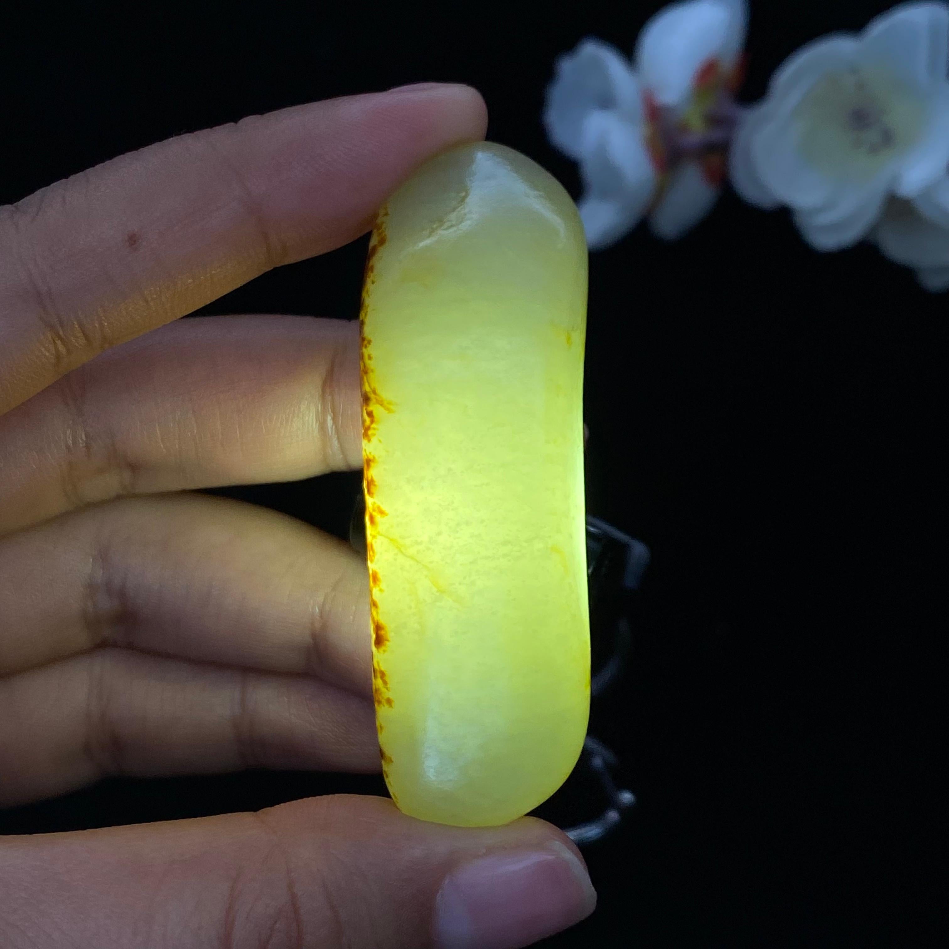 何和田玉洒红皮籽料（39.6g）