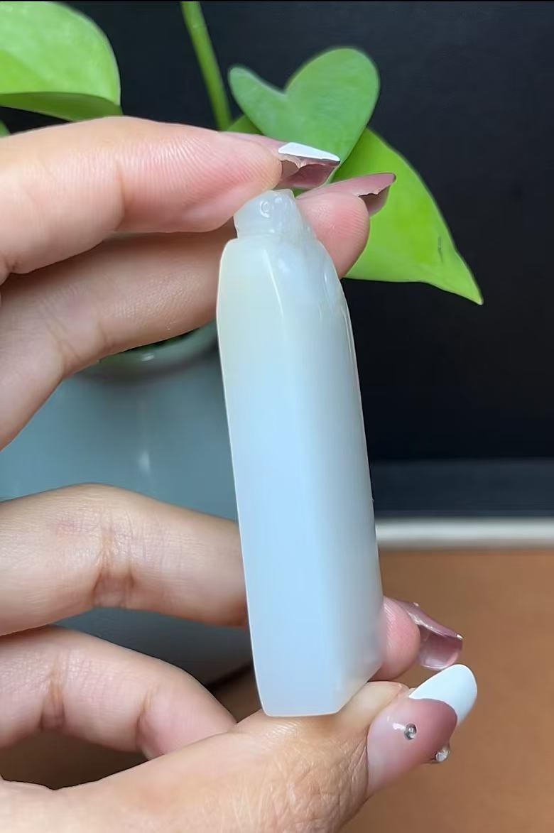 新疆和田玉且末料羊脂玉如意貔貅平安无事牌府上有龙（53.3g）
