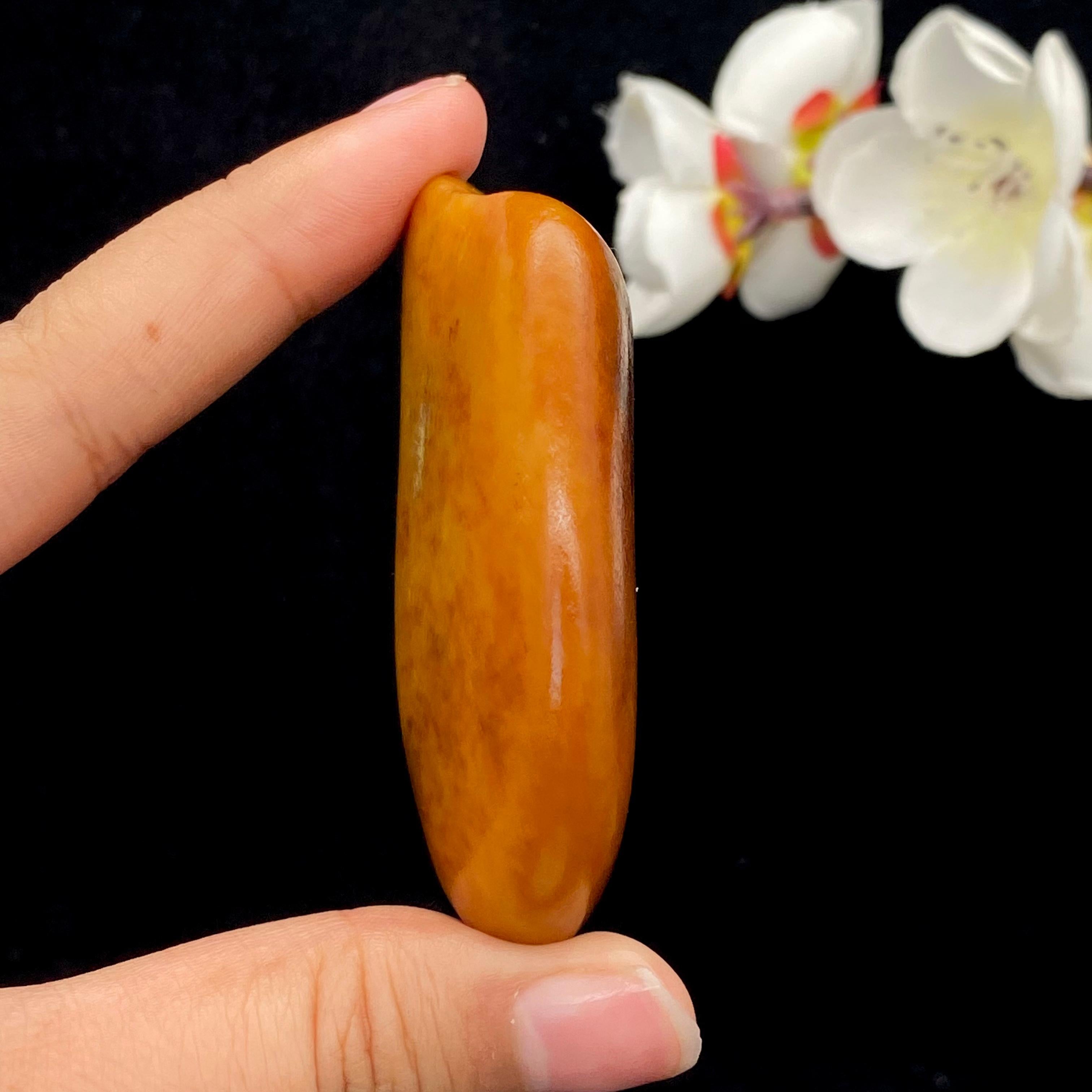 和田玉黄沁皮籽料原石（84g） – 厚德载玉