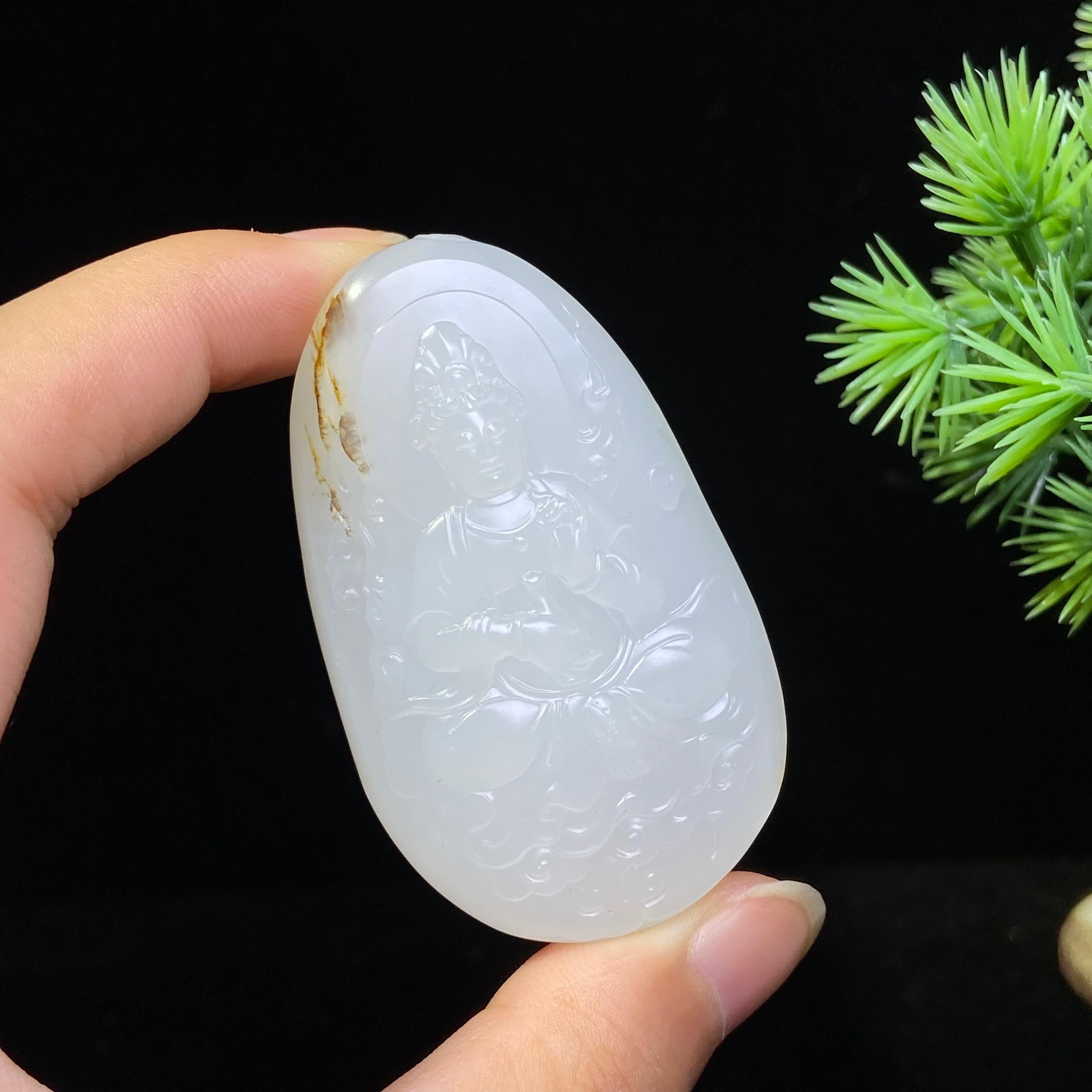 和田玉籽料观音（37.7g）