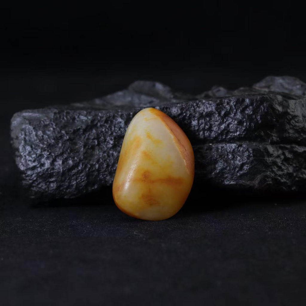 和田玉黄皮籽料（15.93g）