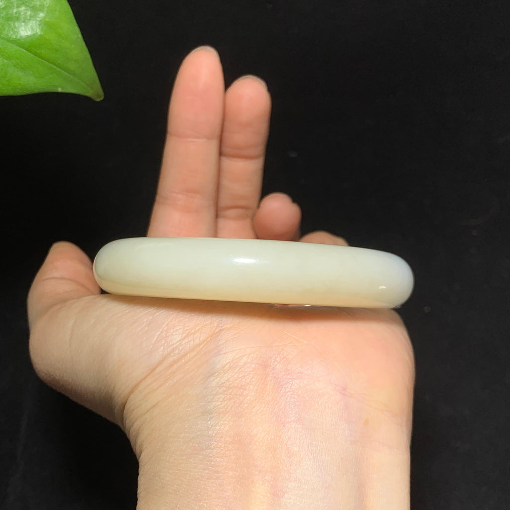 收藏级新疆且末羊脂糖白玉手镯（67.6g）