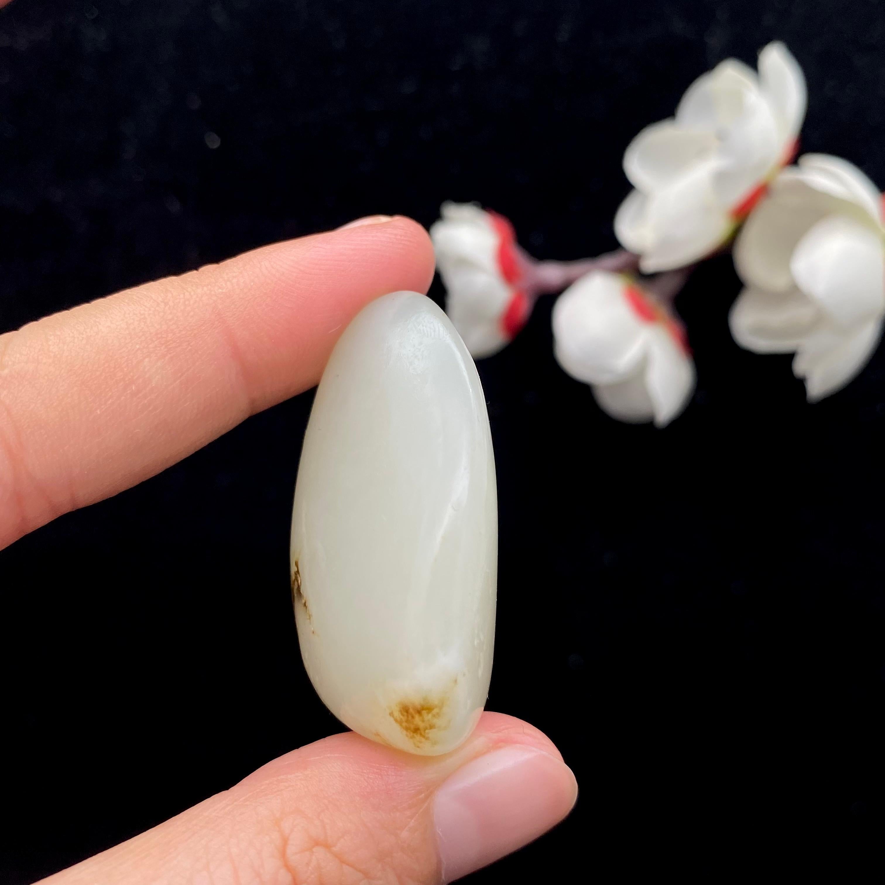 和田玉白玉带秋梨皮籽料挂件（30g）