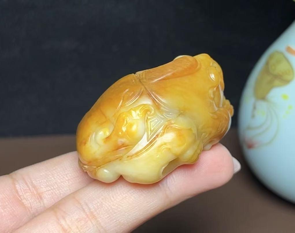 新疆和田玉籽料红沁貔貅（51.4g）