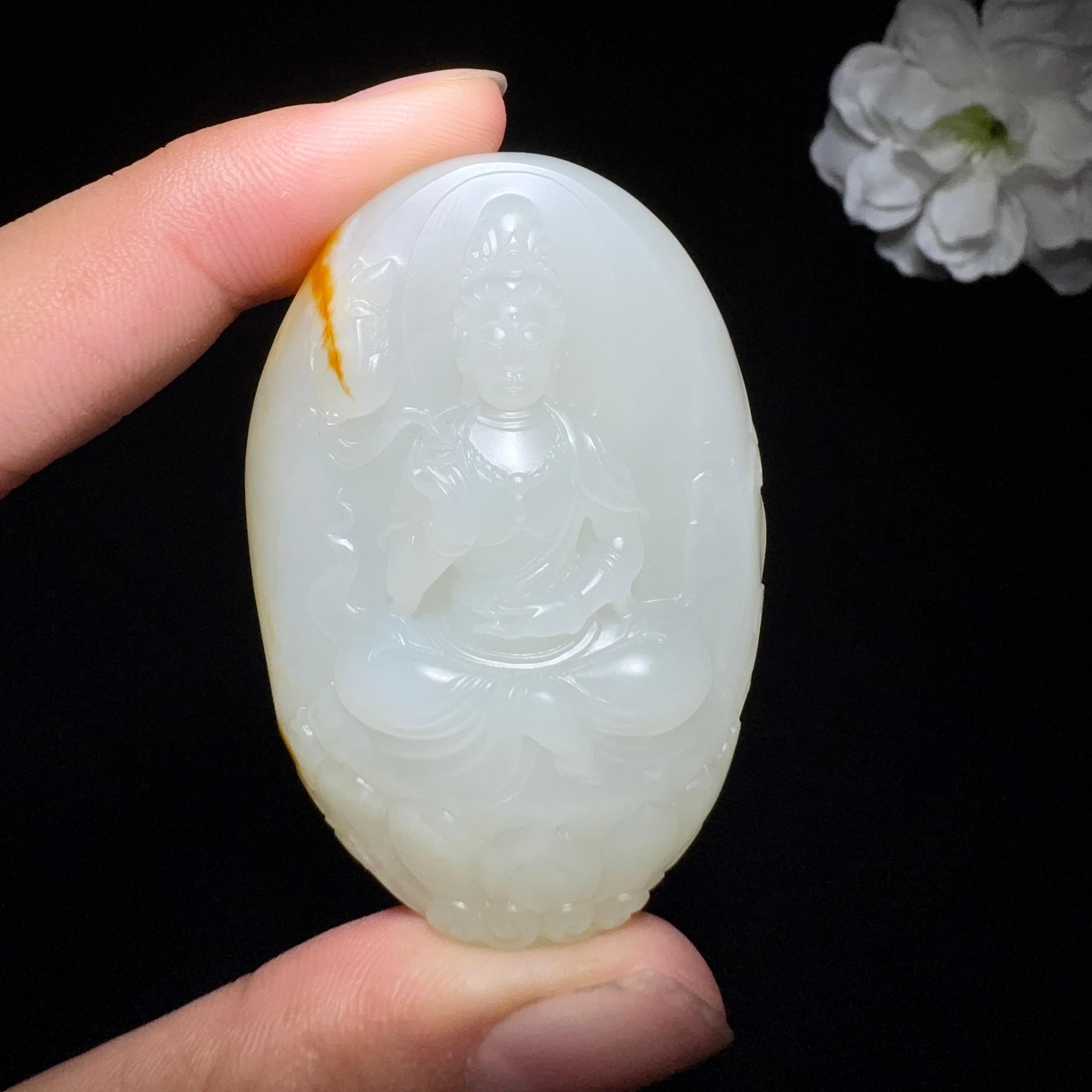 精品和田玉籽料挂件大势至菩萨（55.4g）