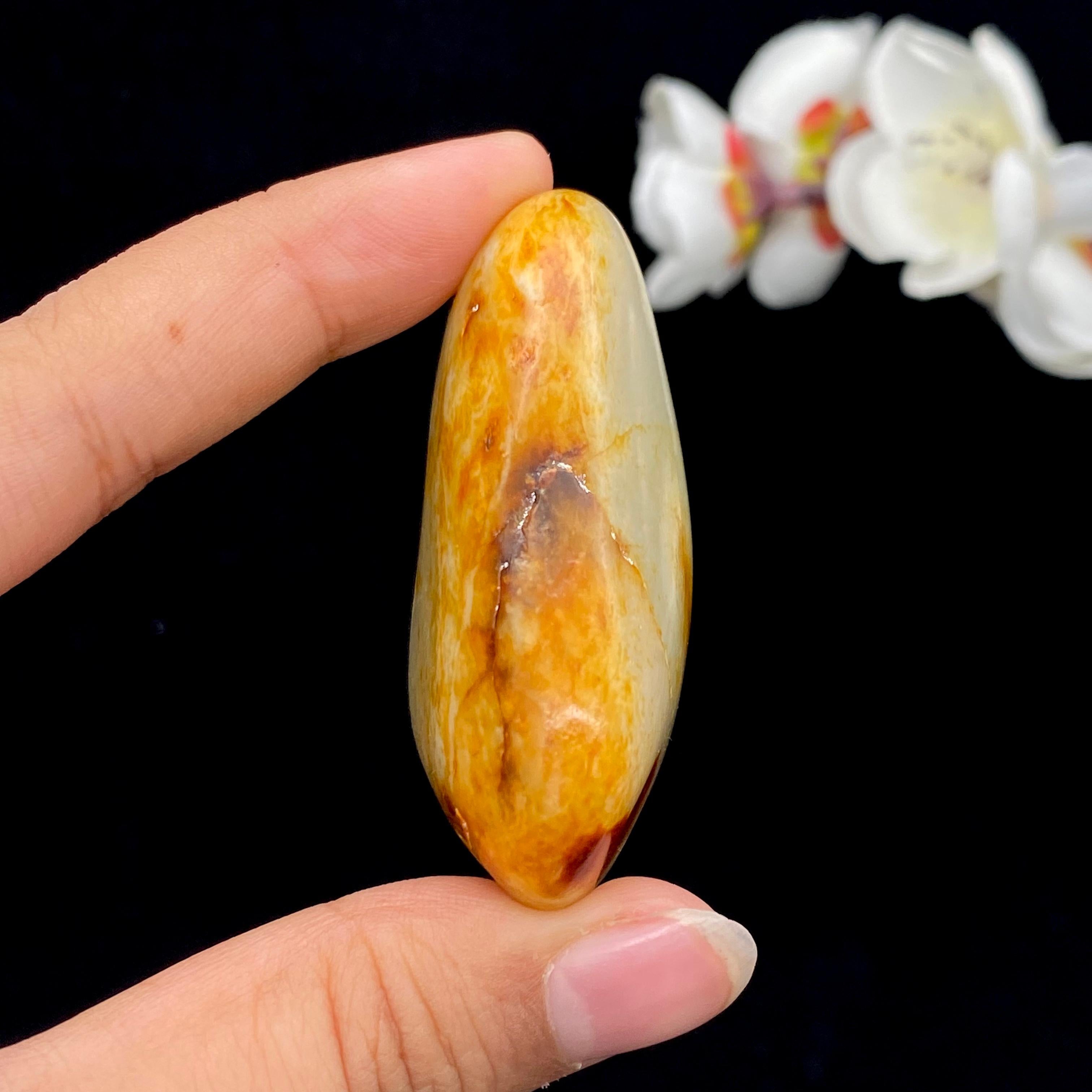 和田玉聚黄皮籽料大挂件（71.5g）