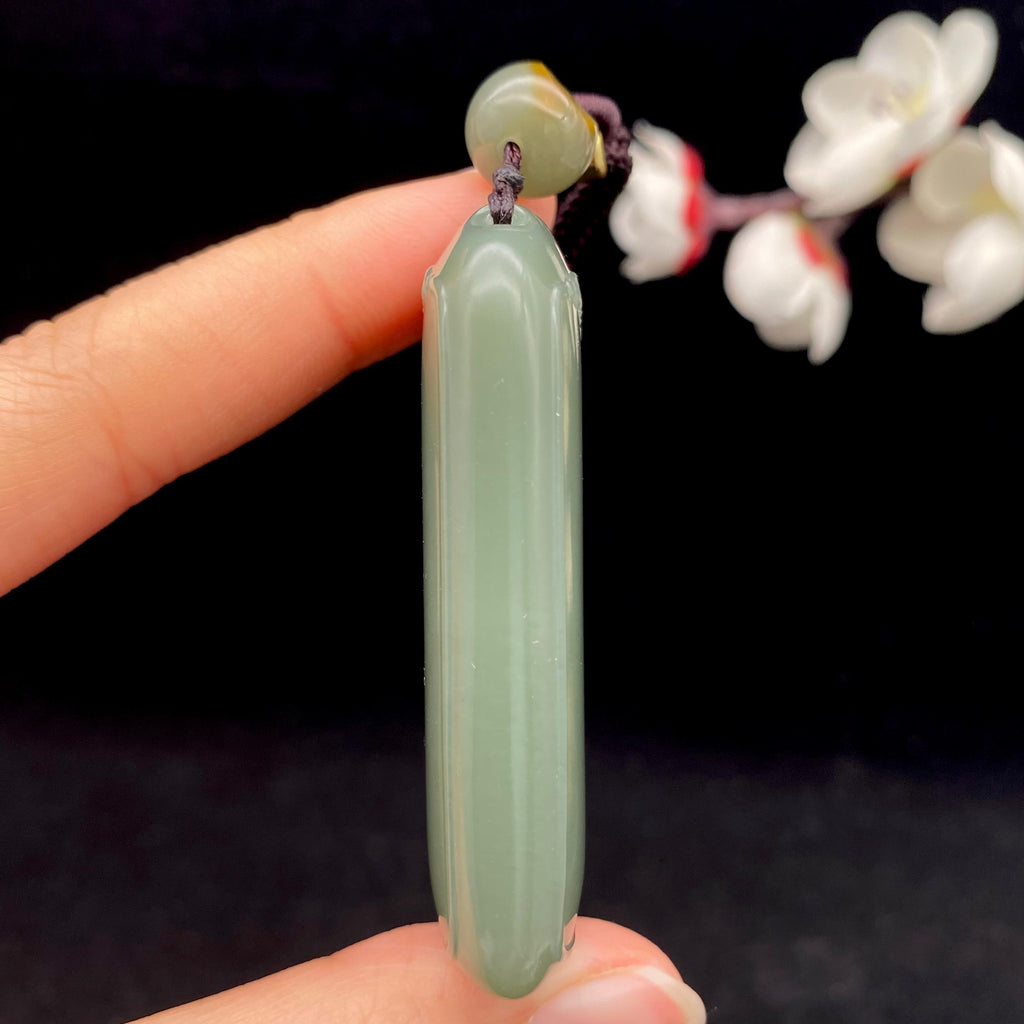 和田玉沙枣青籽料【无事牌】（55.8g）