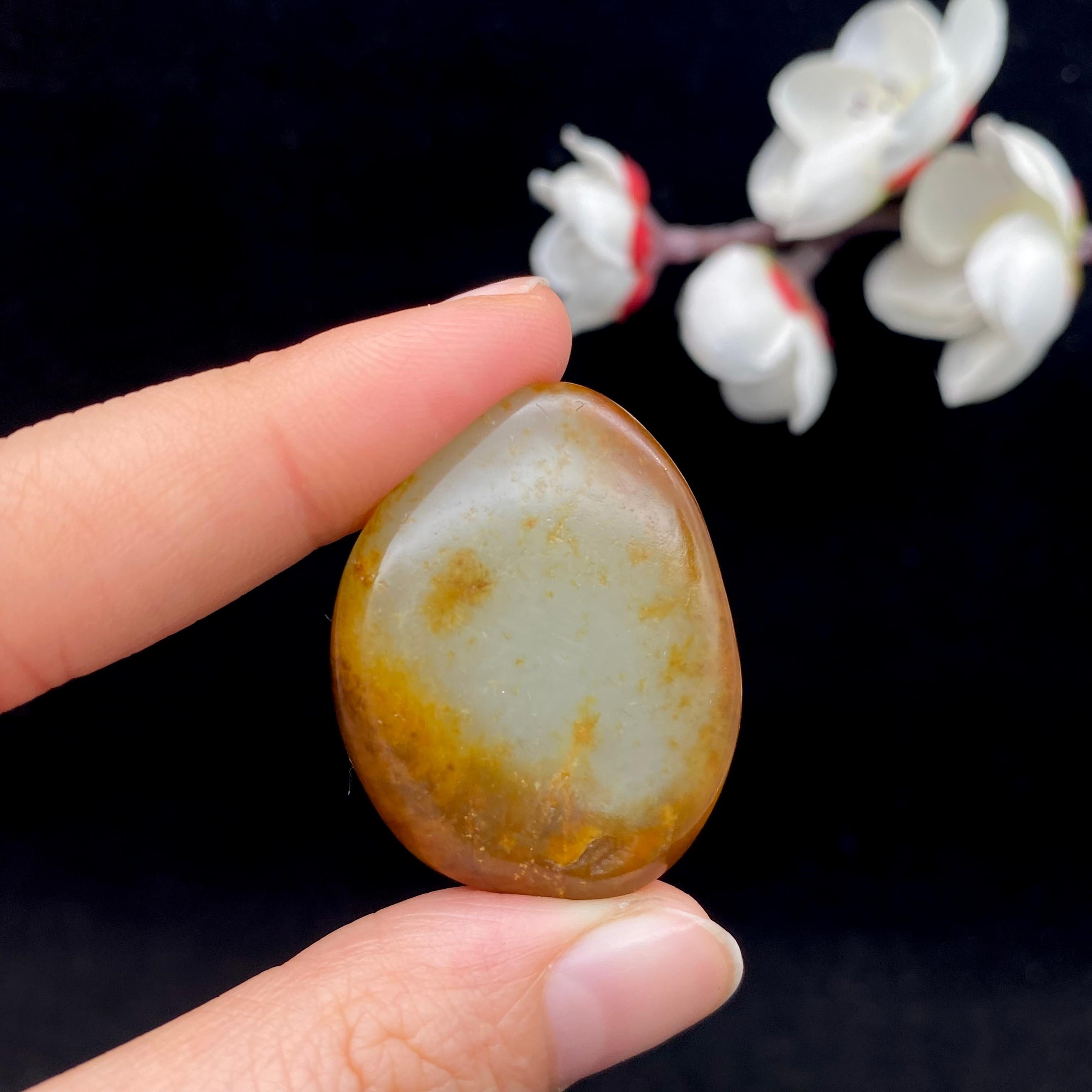 和田玉聚黄皮籽料吊坠籽（15.6g）