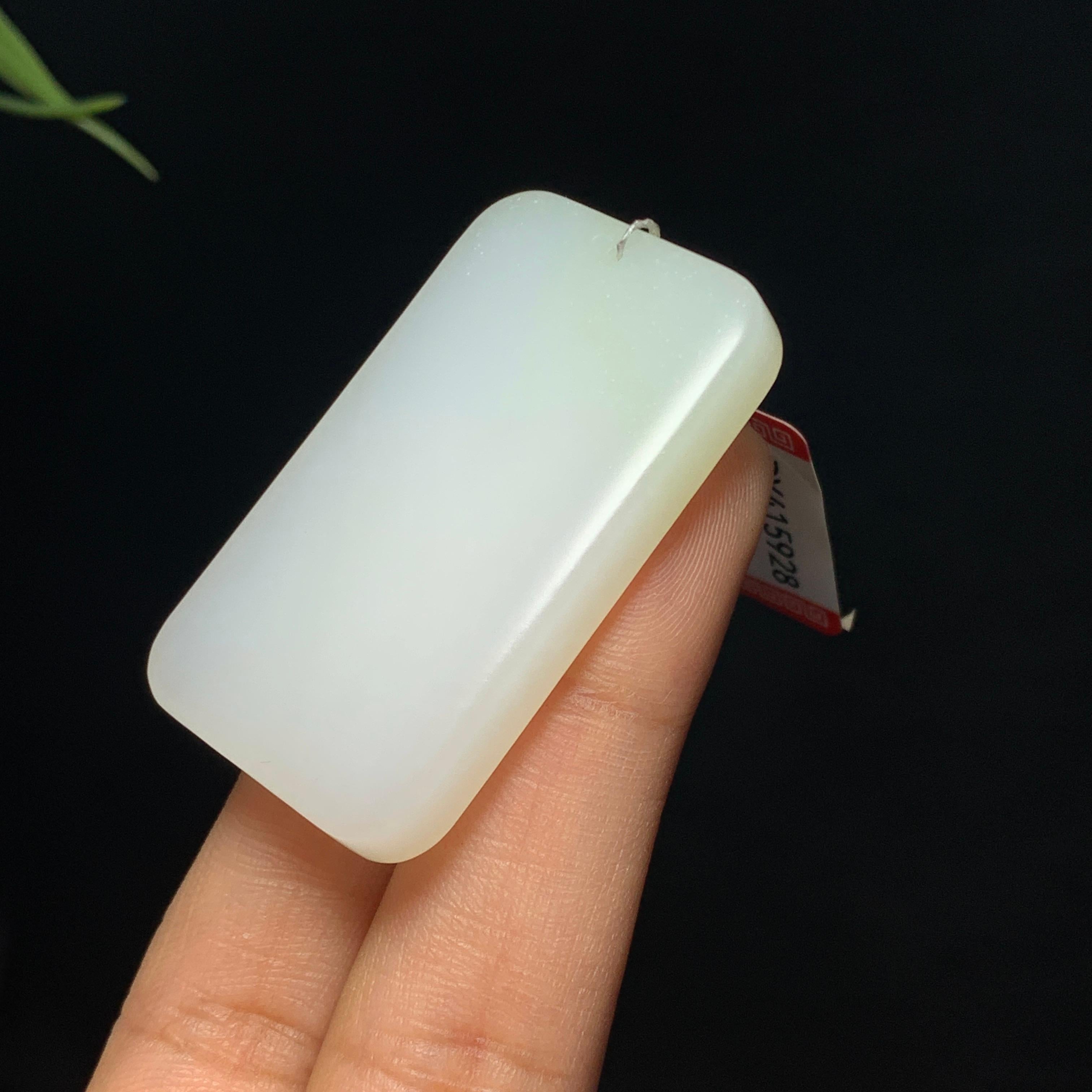 和田山料羊脂白玉平安无事牌（21.8g）