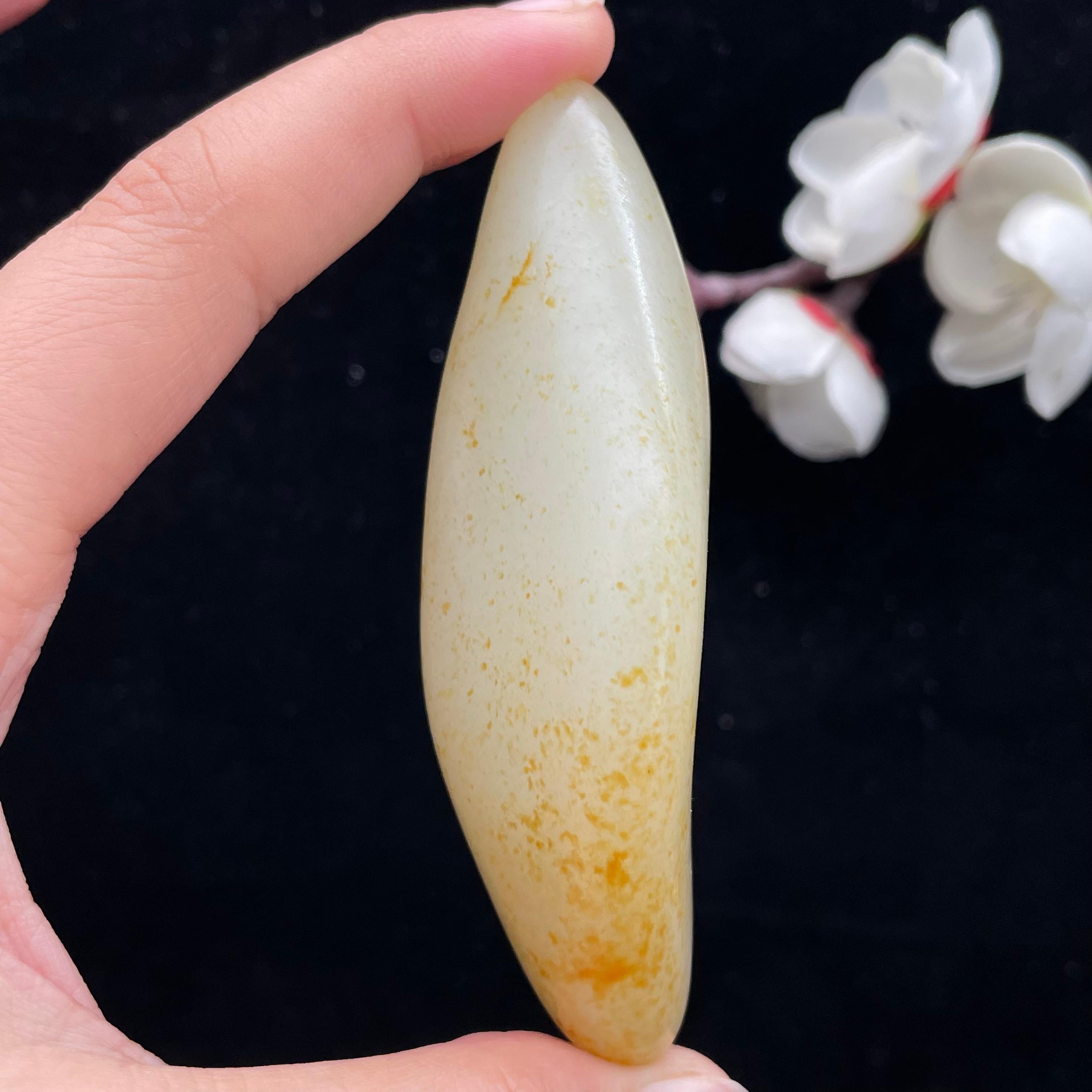 和田玉洒金皮籽料手把件（95.5g）