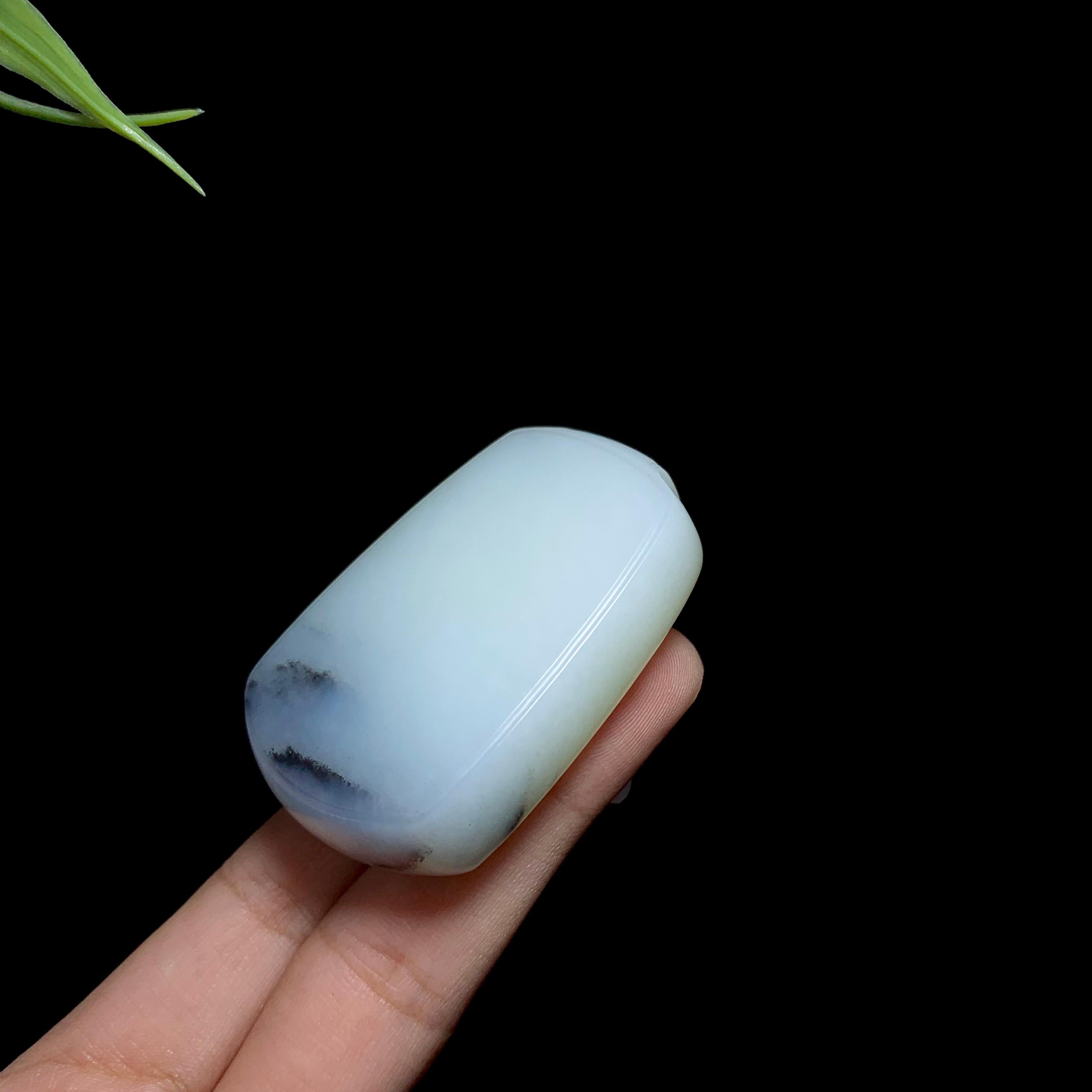 和田玉籽料青花无事牌（62.8g）