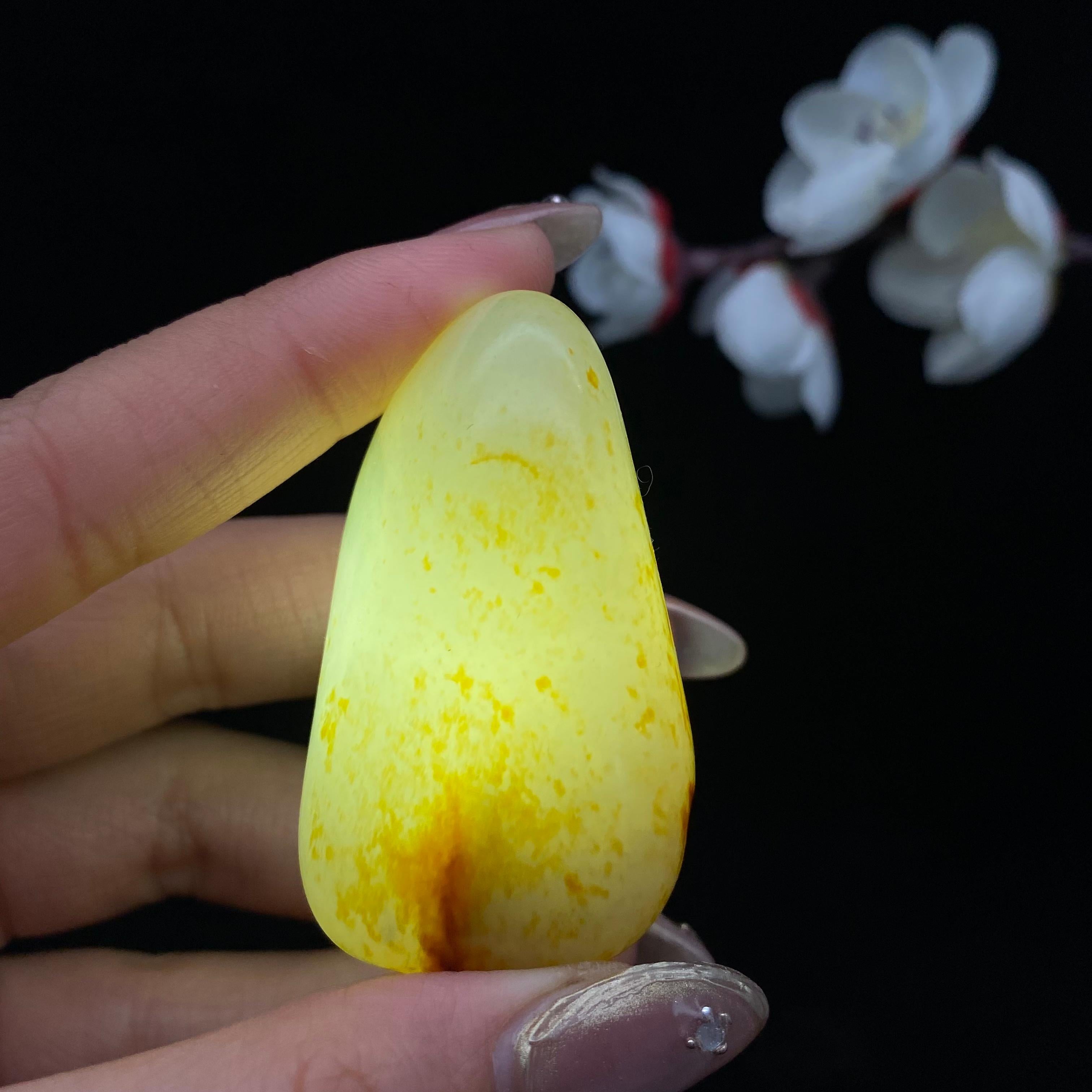 和田玉洒金皮籽料原石（49.8g）