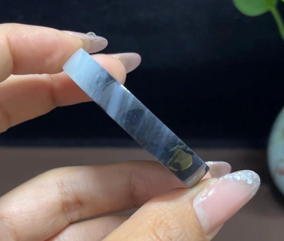 新疆和田玉意境青花平安无事圆牌（46.3g）