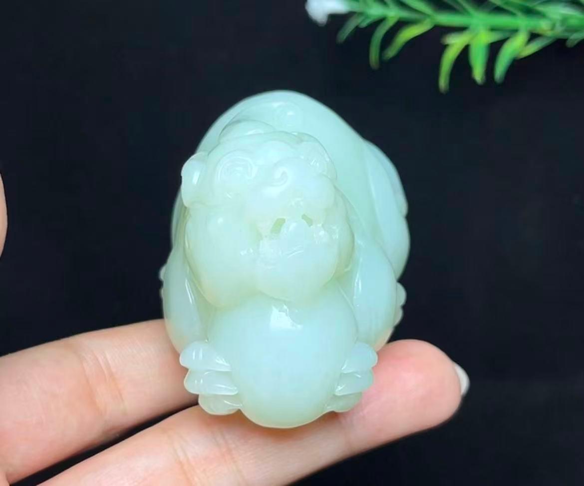 和田白玉貔貅手把件（176.0g）