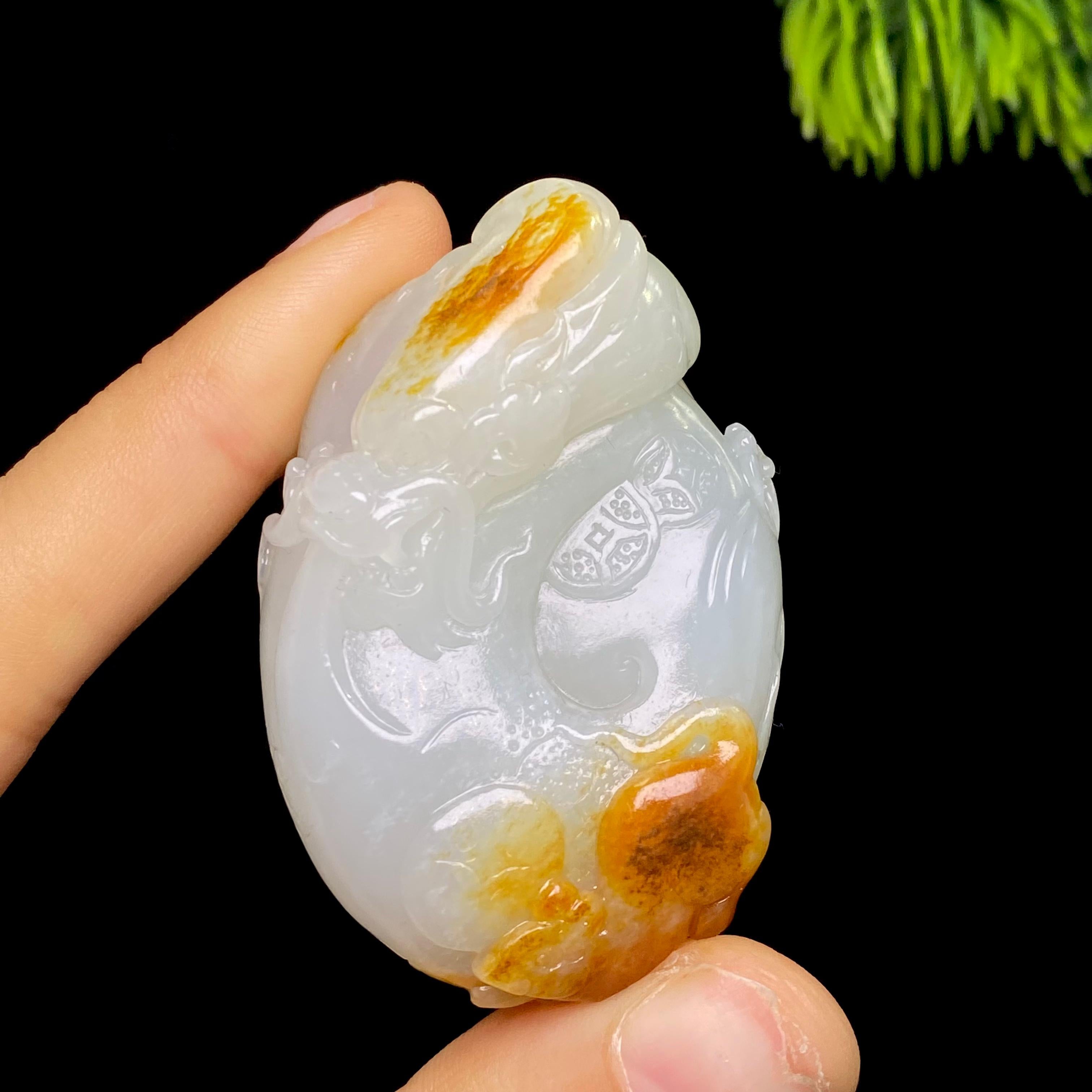 和田玉籽料龙行天下（51.5g）