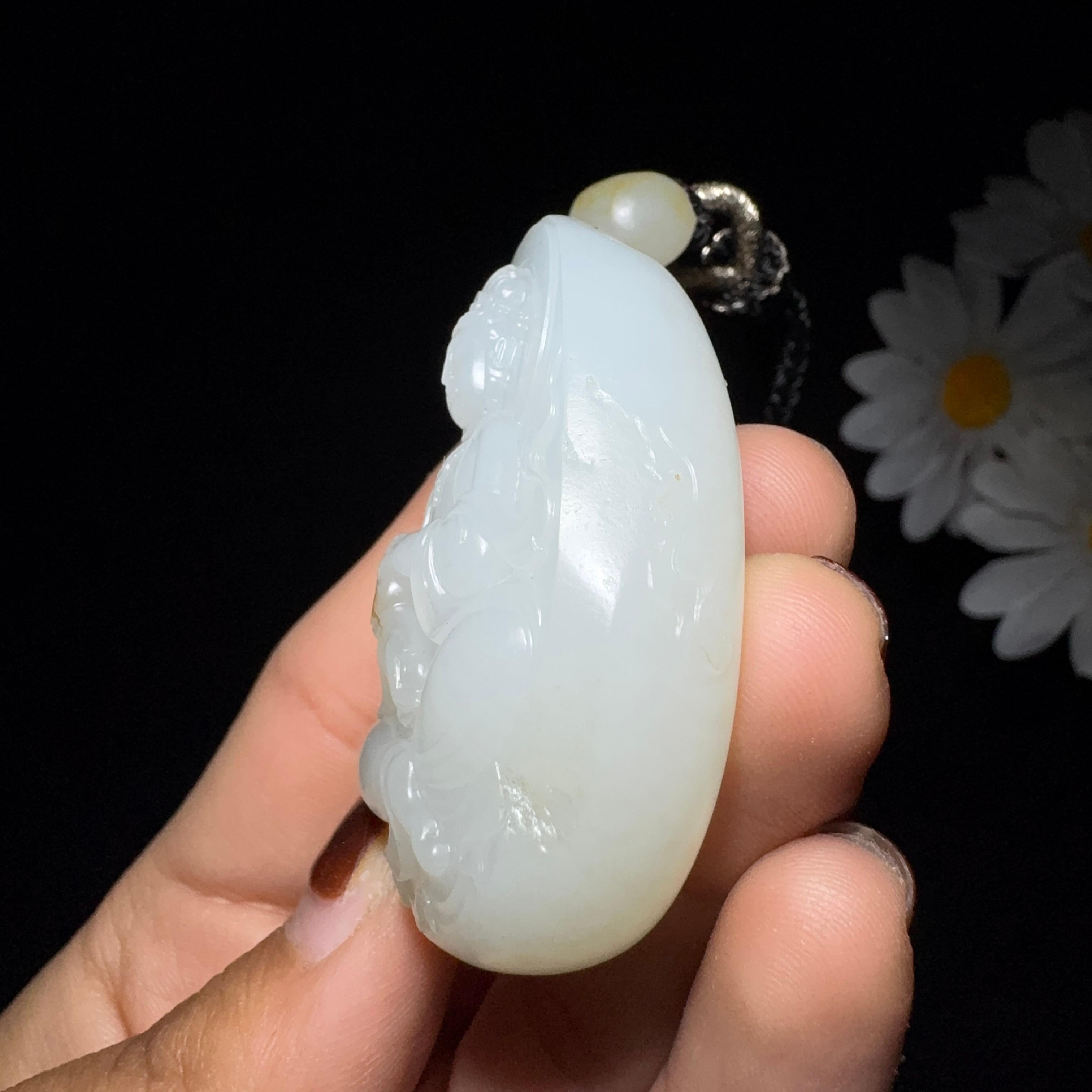 和田玉籽料羊脂白玉观音（61.7g）