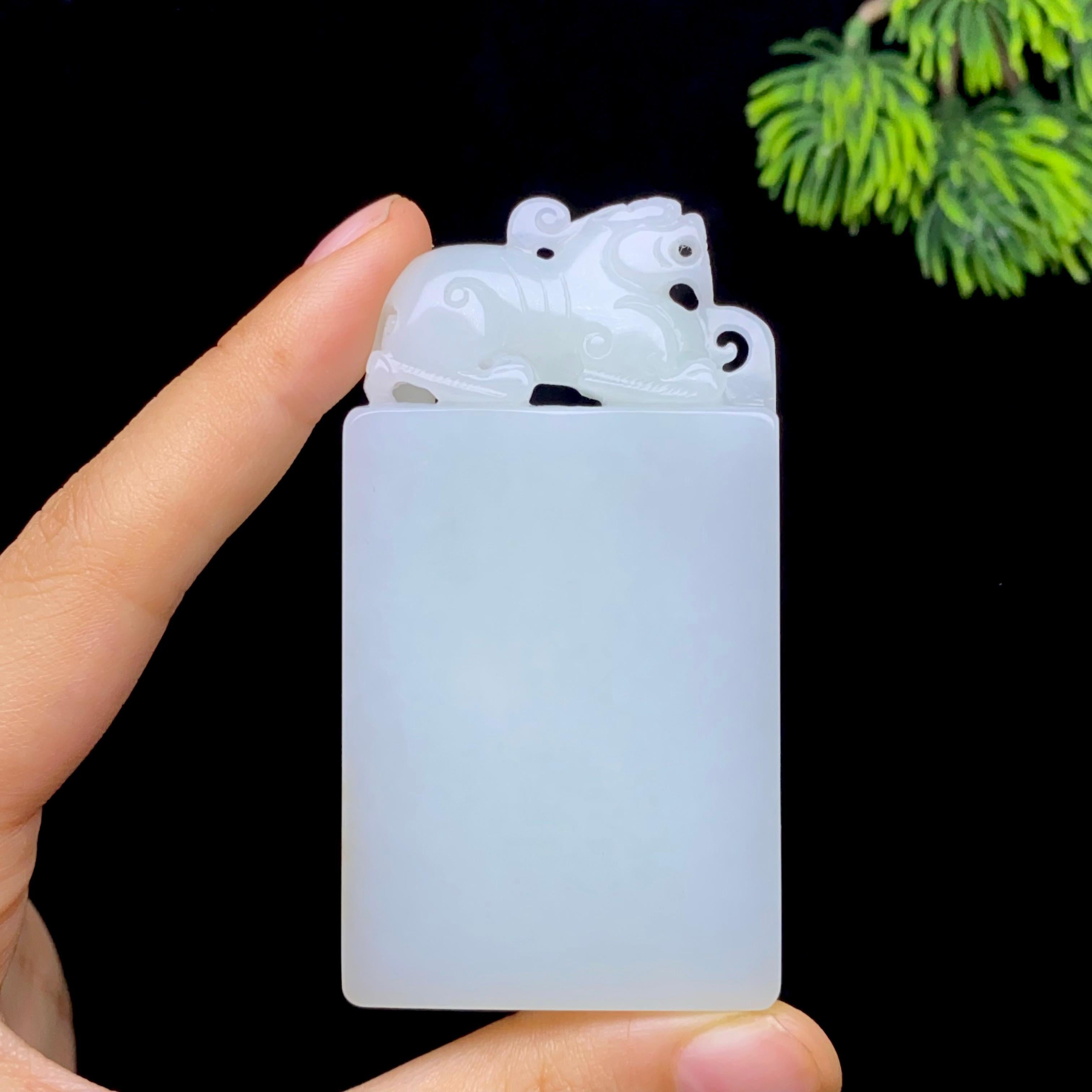 天然青白和田玉約830g 貔貅親子同心手彫り 一つ玉石一刀彫 黄楊WWFT074 天然青白和田玉約830g 貔貅親子同心手彫り 一つ玉石一刀彫 黄楊