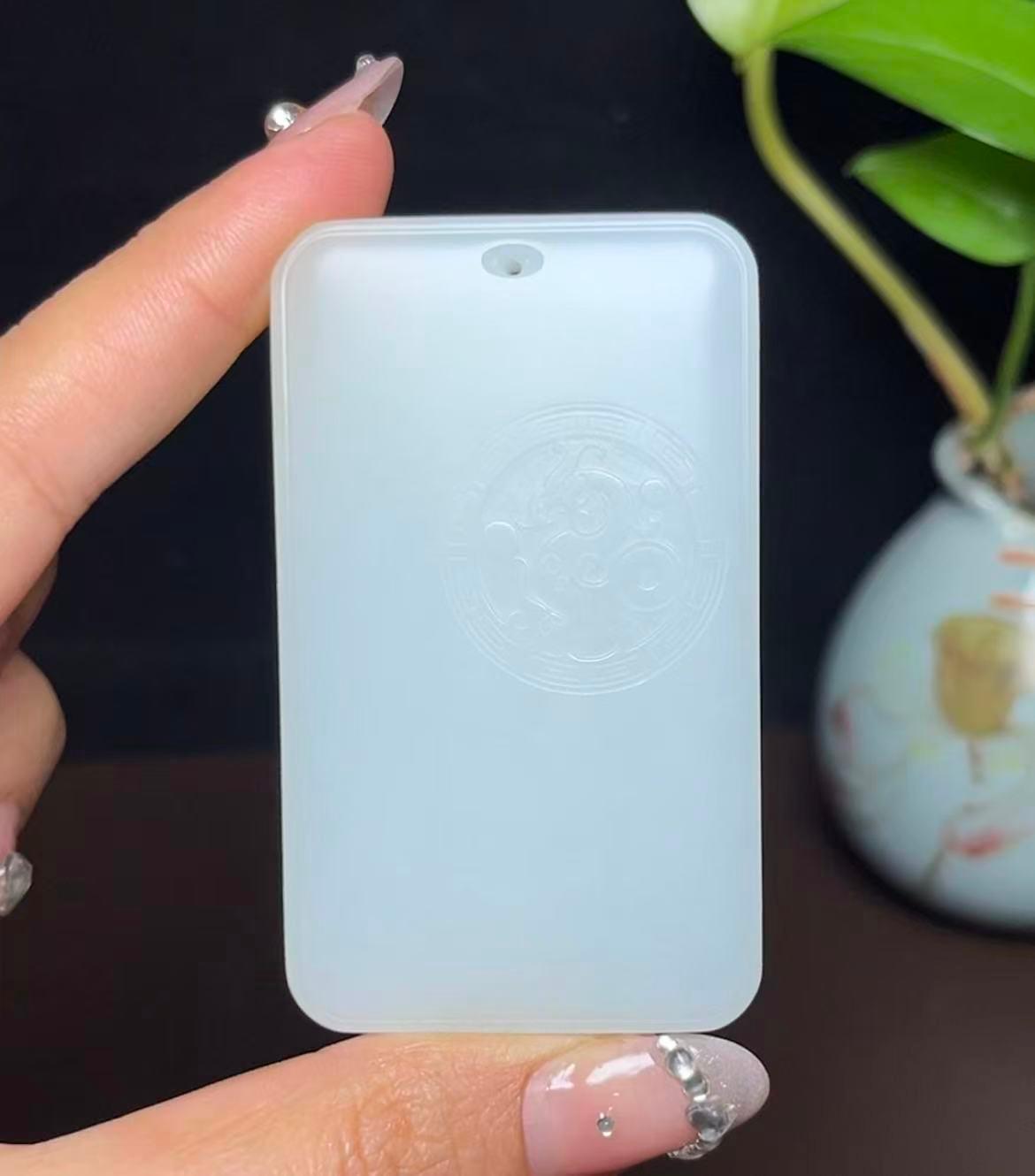 新疆和田玉且末糖仿古龙平安无事牌（85.0g）
