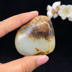 和田玉秋梨皮青花底籽料手把件（95.8g）