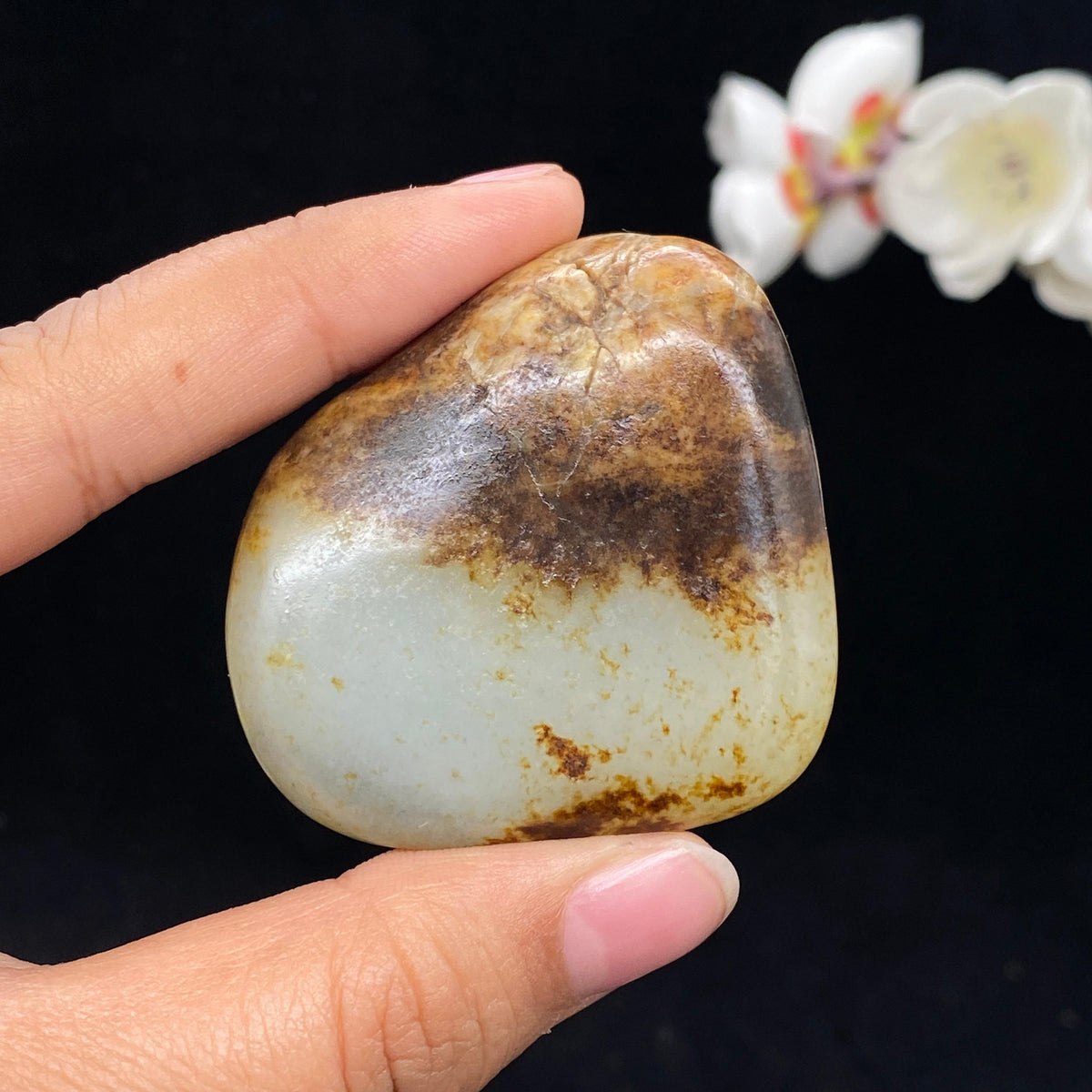 和田玉秋梨皮青花底籽料手把件（95.8g）