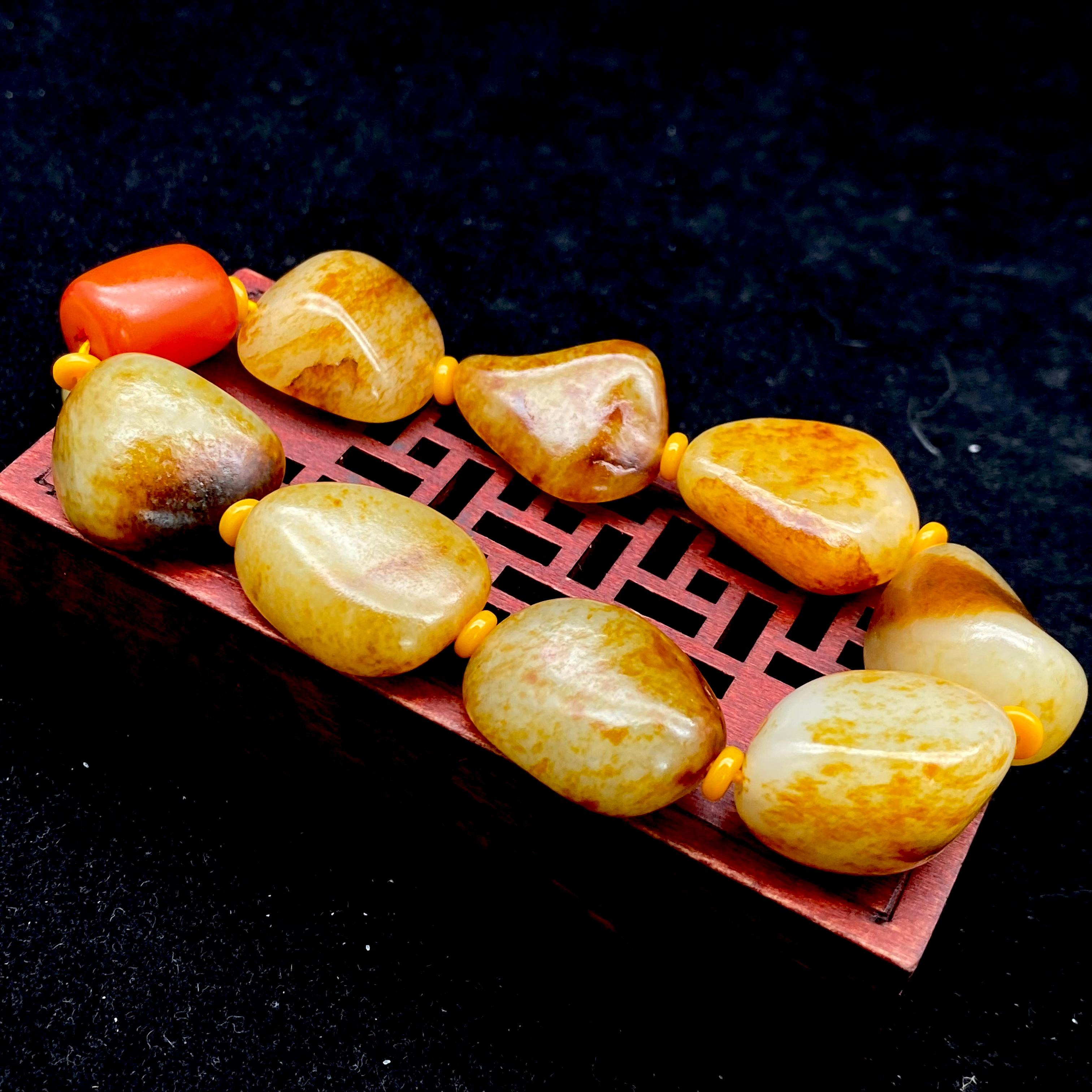 和田玉洒红皮【精品手串】（80.8g）