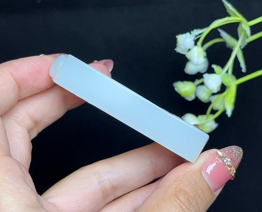 高品质和田玉羊脂白玉山水牌（67.7g）