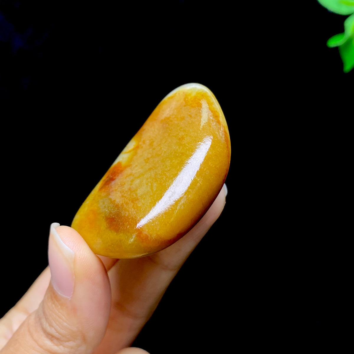 和田玉黄皮白肉籽料挂件（50.8g）