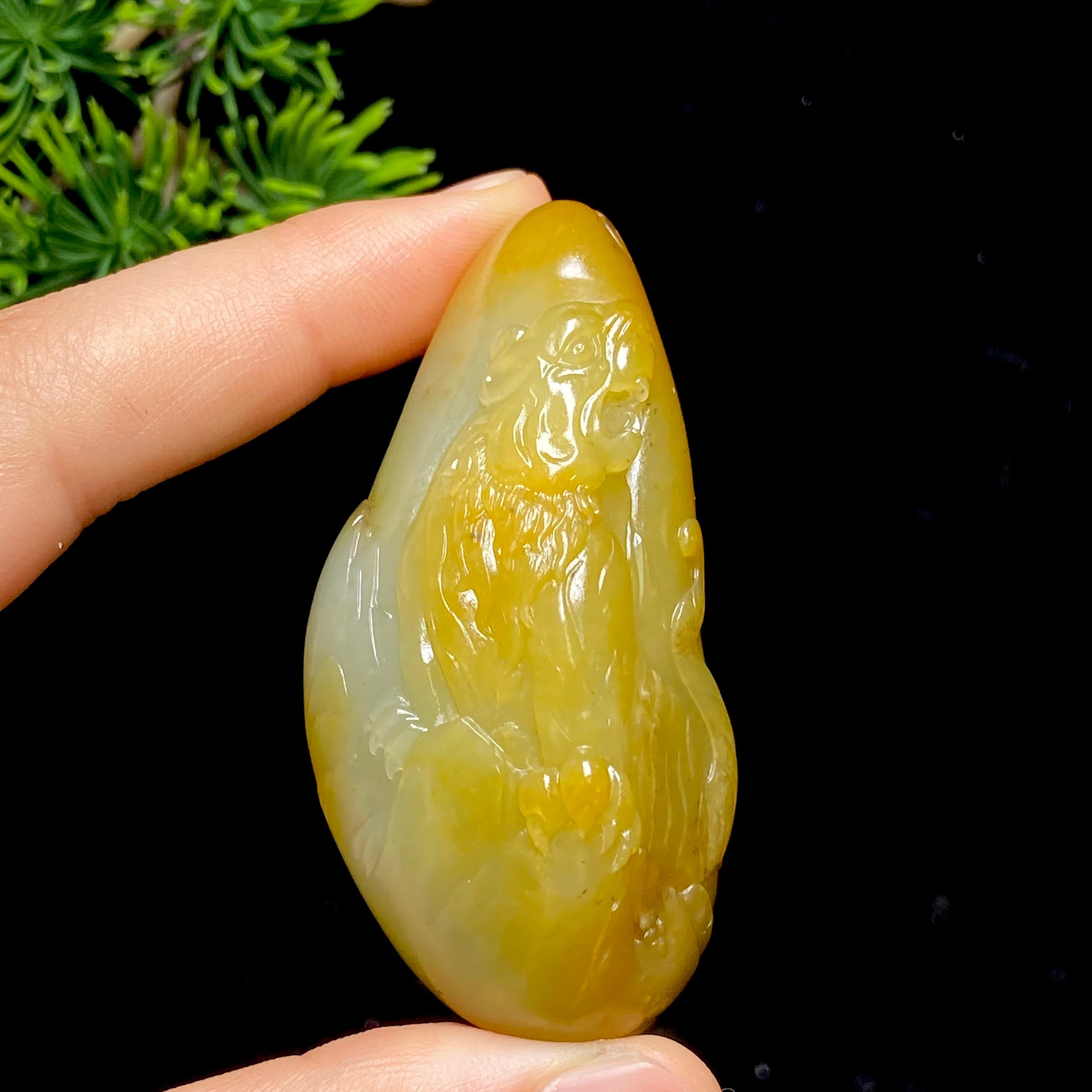 和田玉籽料老虎挂件（64.8g）