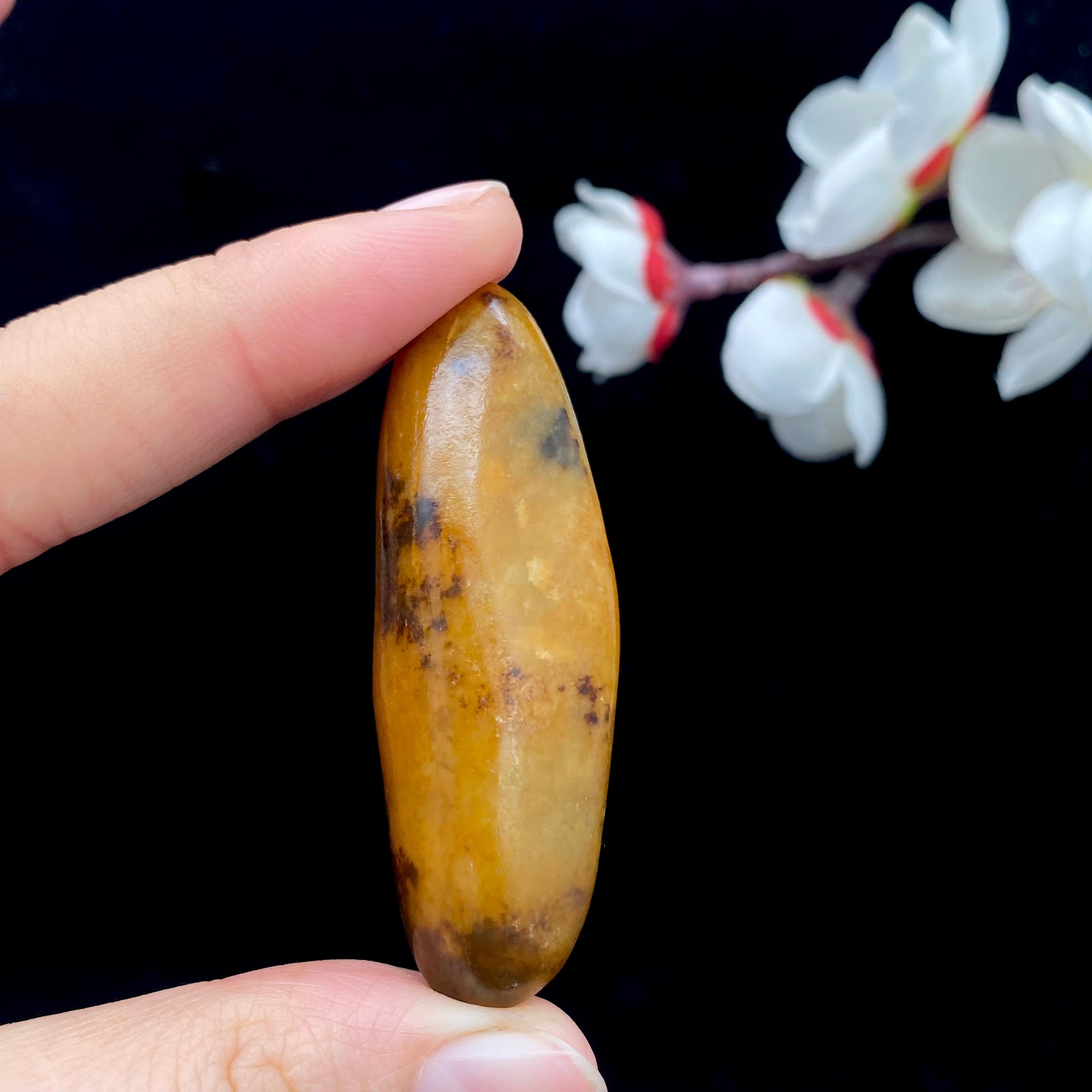 【超值推荐】和田玉黄沁皮籽料原石（19.7g）